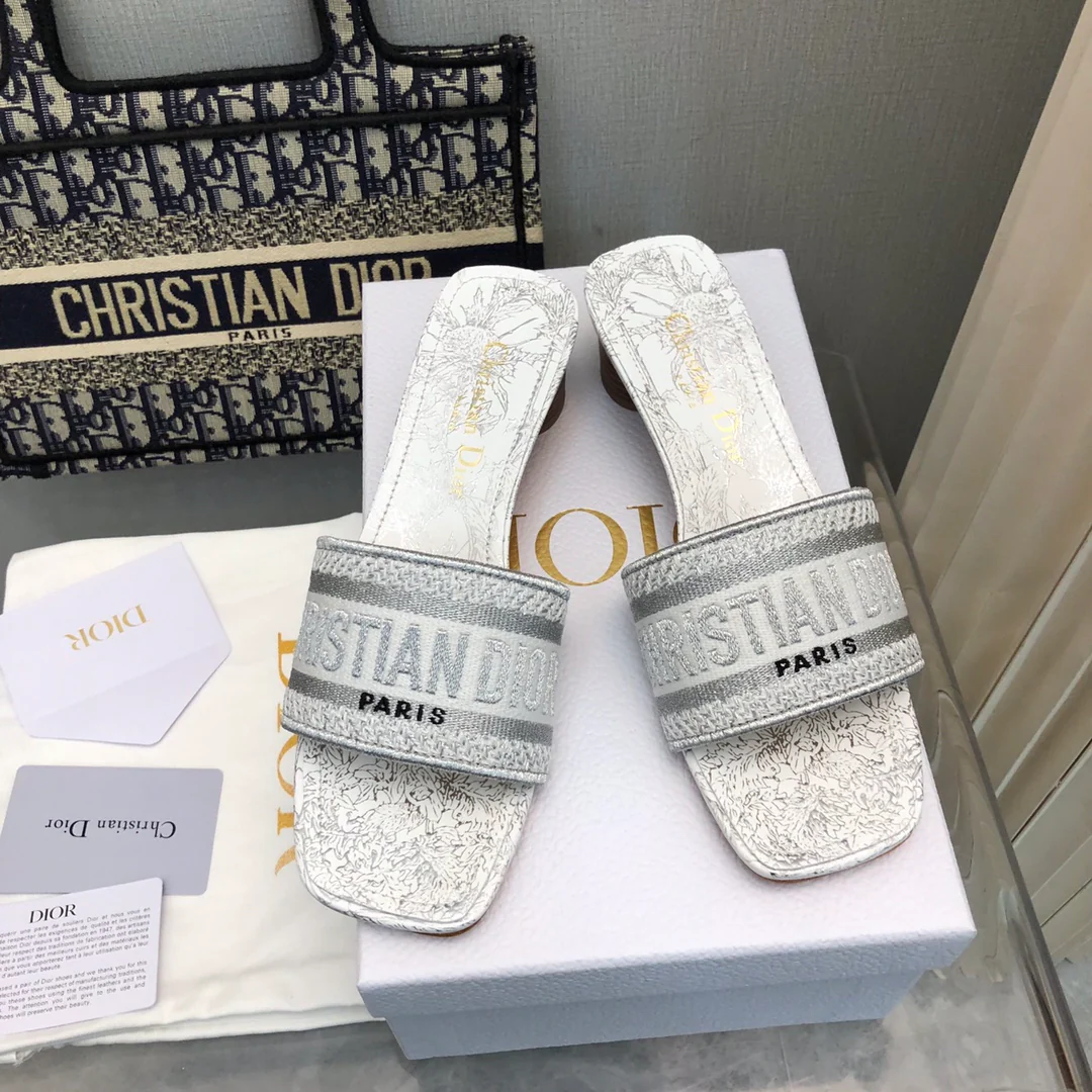 Тапочки Dior 2024 с цветочной вышивкой - серебристые