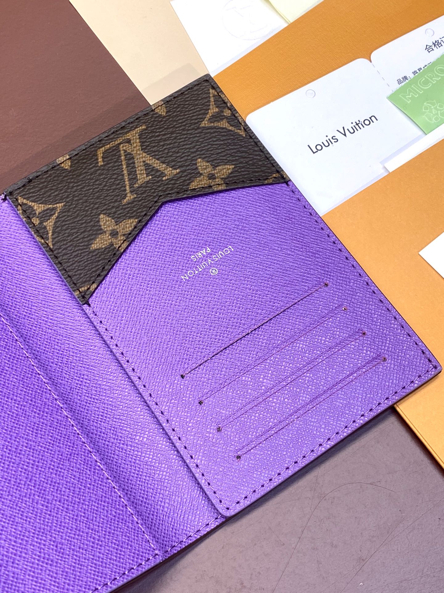 LV-m82867-Обложка для паспорта-Фиолетовая