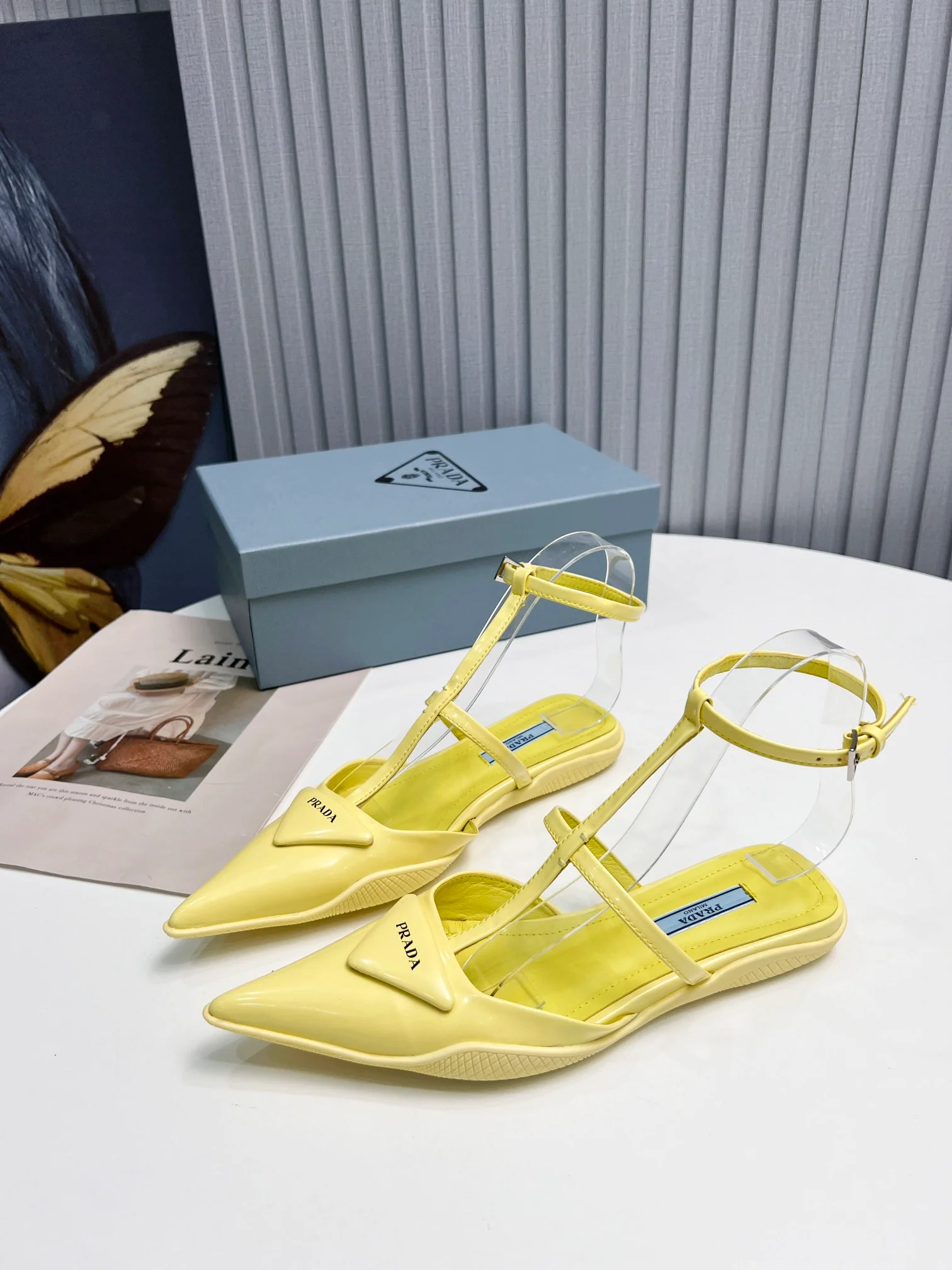Prada - Желтые сандалии с острым носком