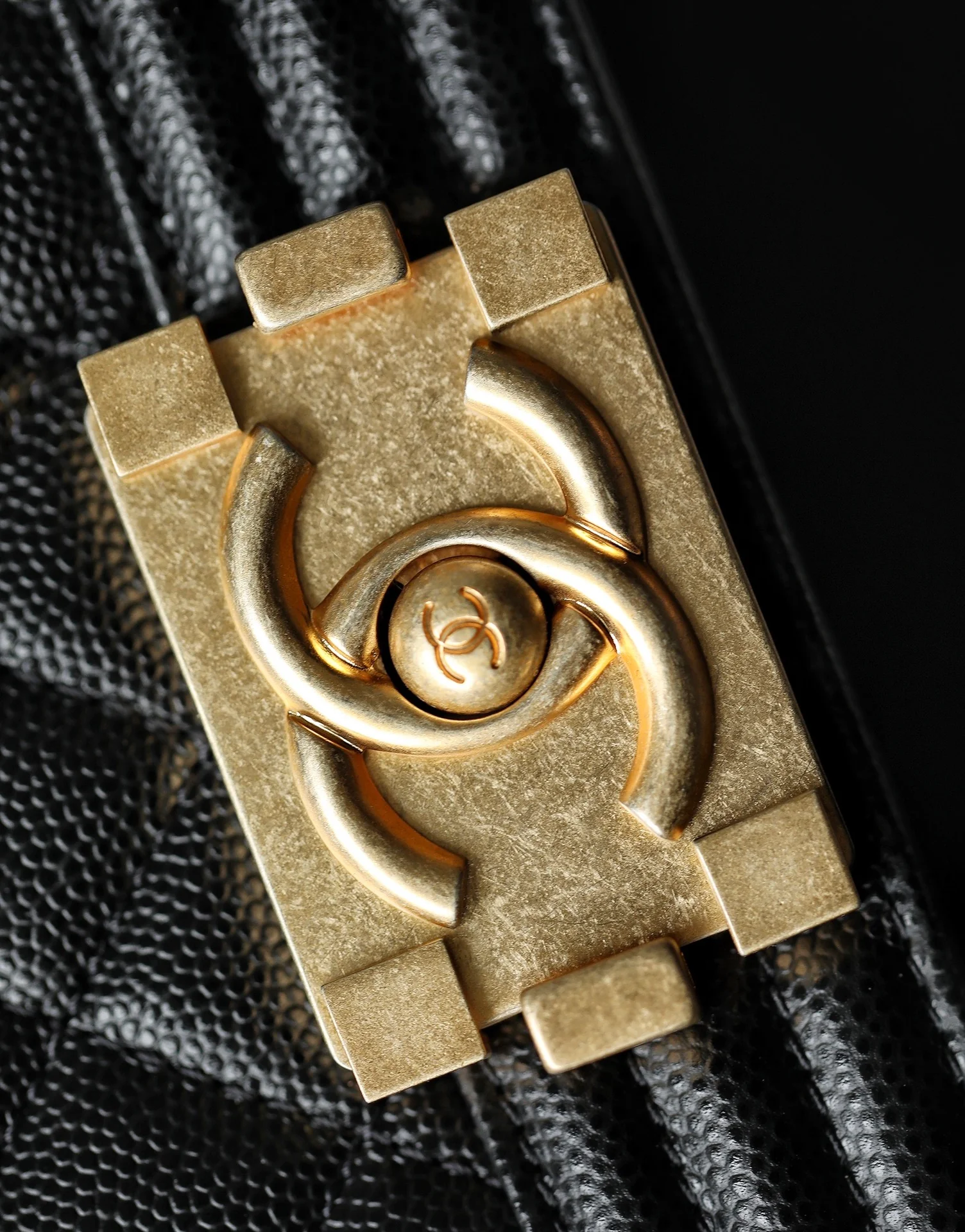 Chanel Le Boy Crystal Edition, узор 