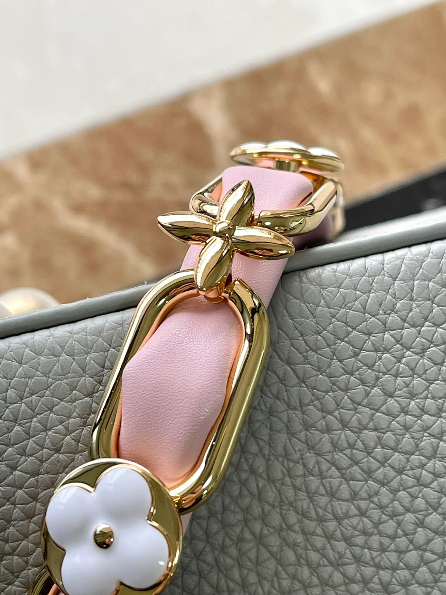 m23280-LV-capucines-medium-handbag/crossbody bag-grey