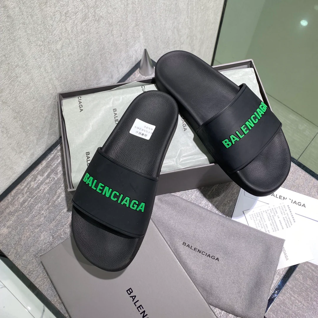 Balenciaga - Черные тапочки