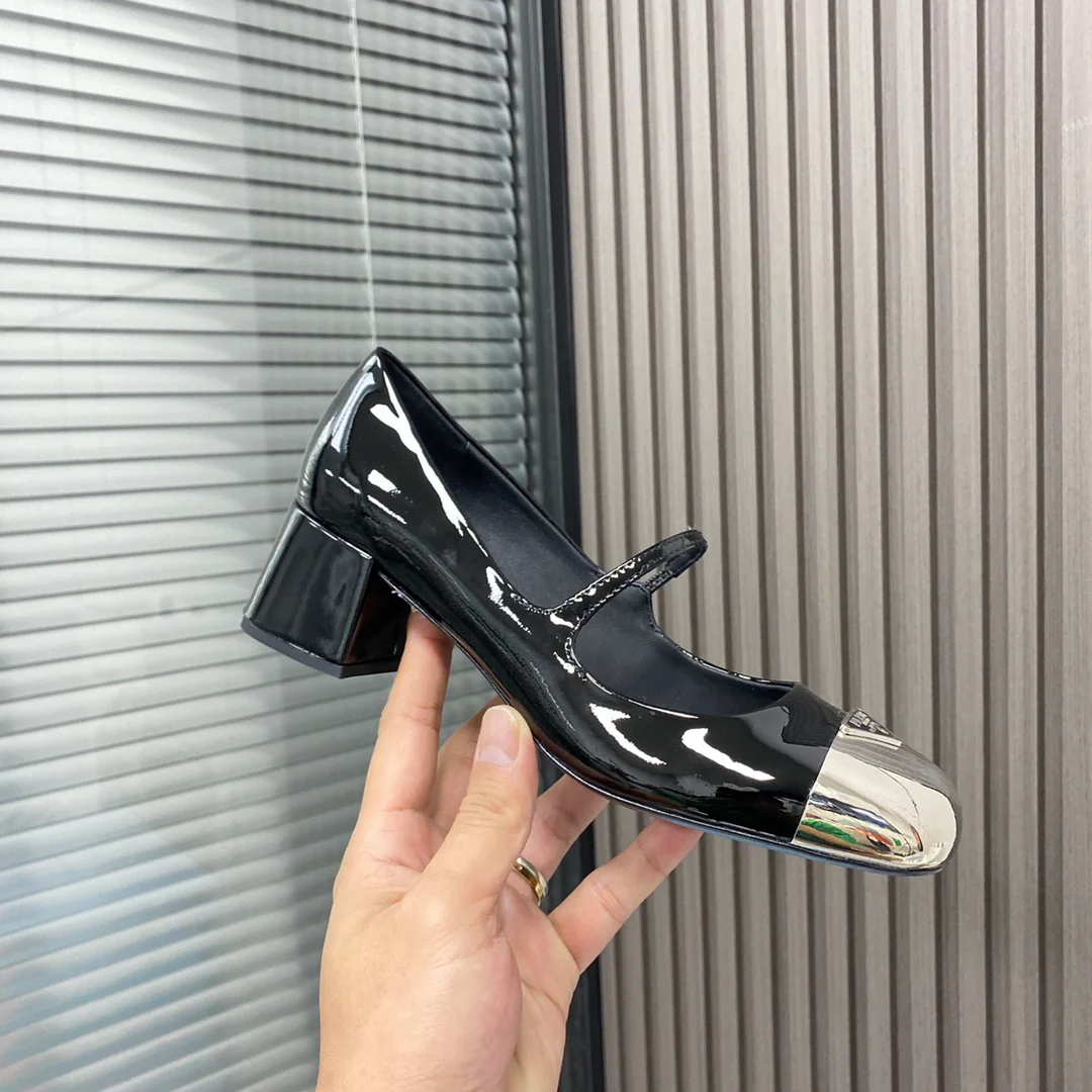Новые поступления коллекции Prada весна/лето 2022 - Туфли Мэри Джейн - 1