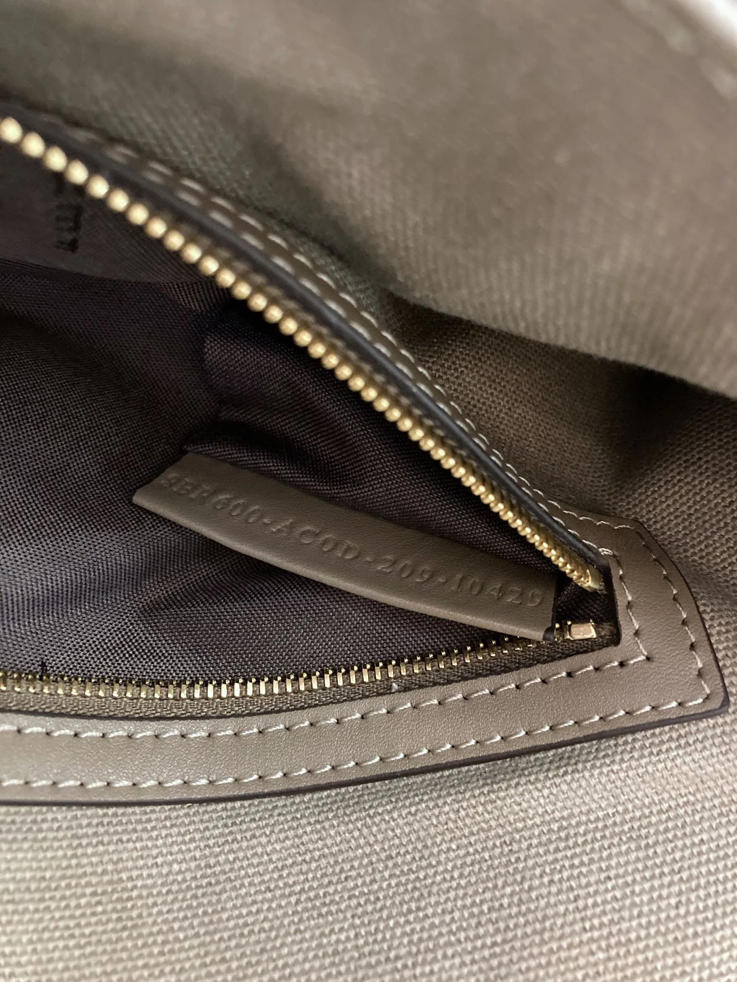 Сумка Fendi Baguette Medium из абрикосового холста