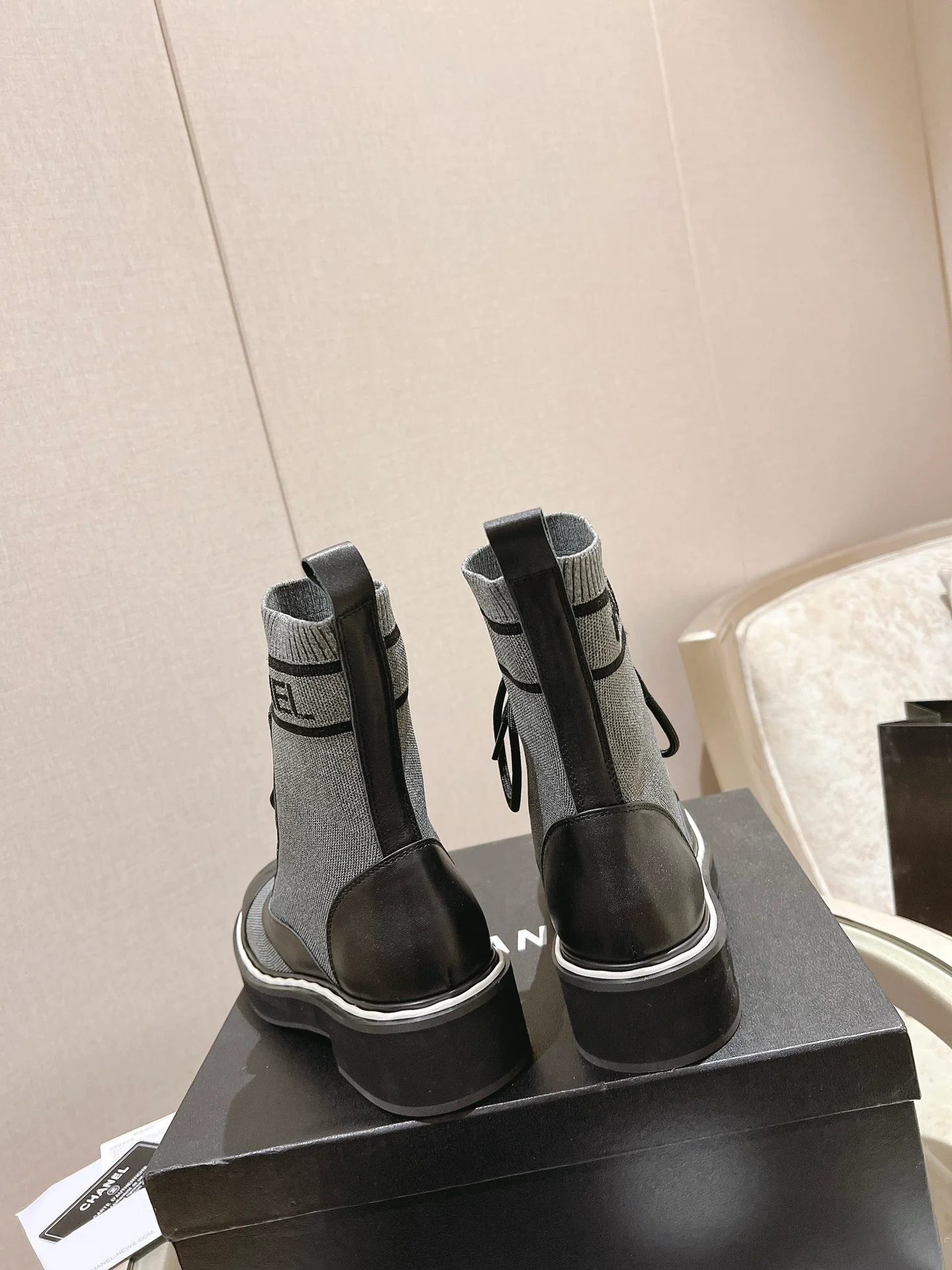 Унисекс лоферы Chanel Paris в стиле подиума, серые.