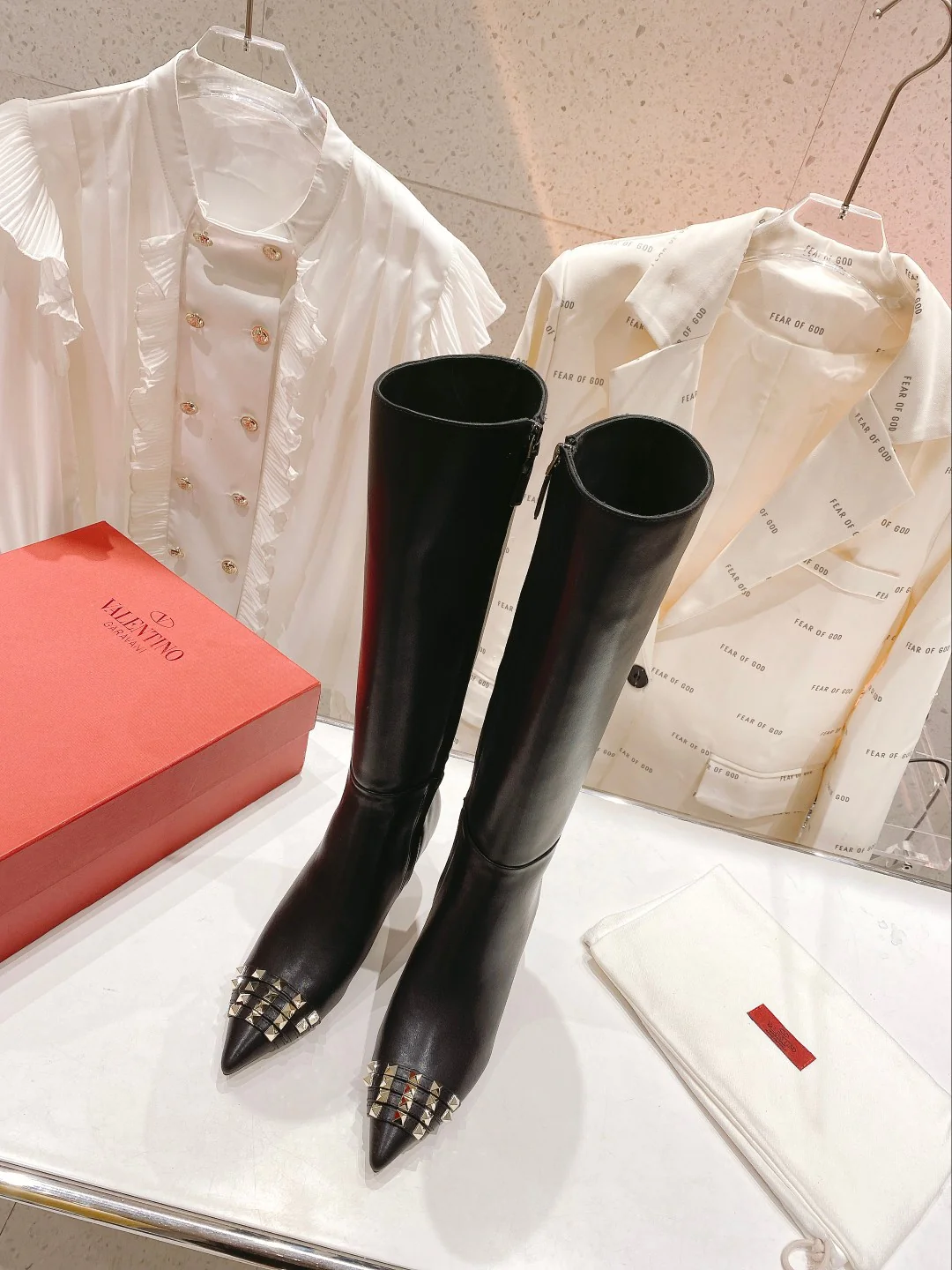 Ботинки-шпильки Valentino с заклепками - черные