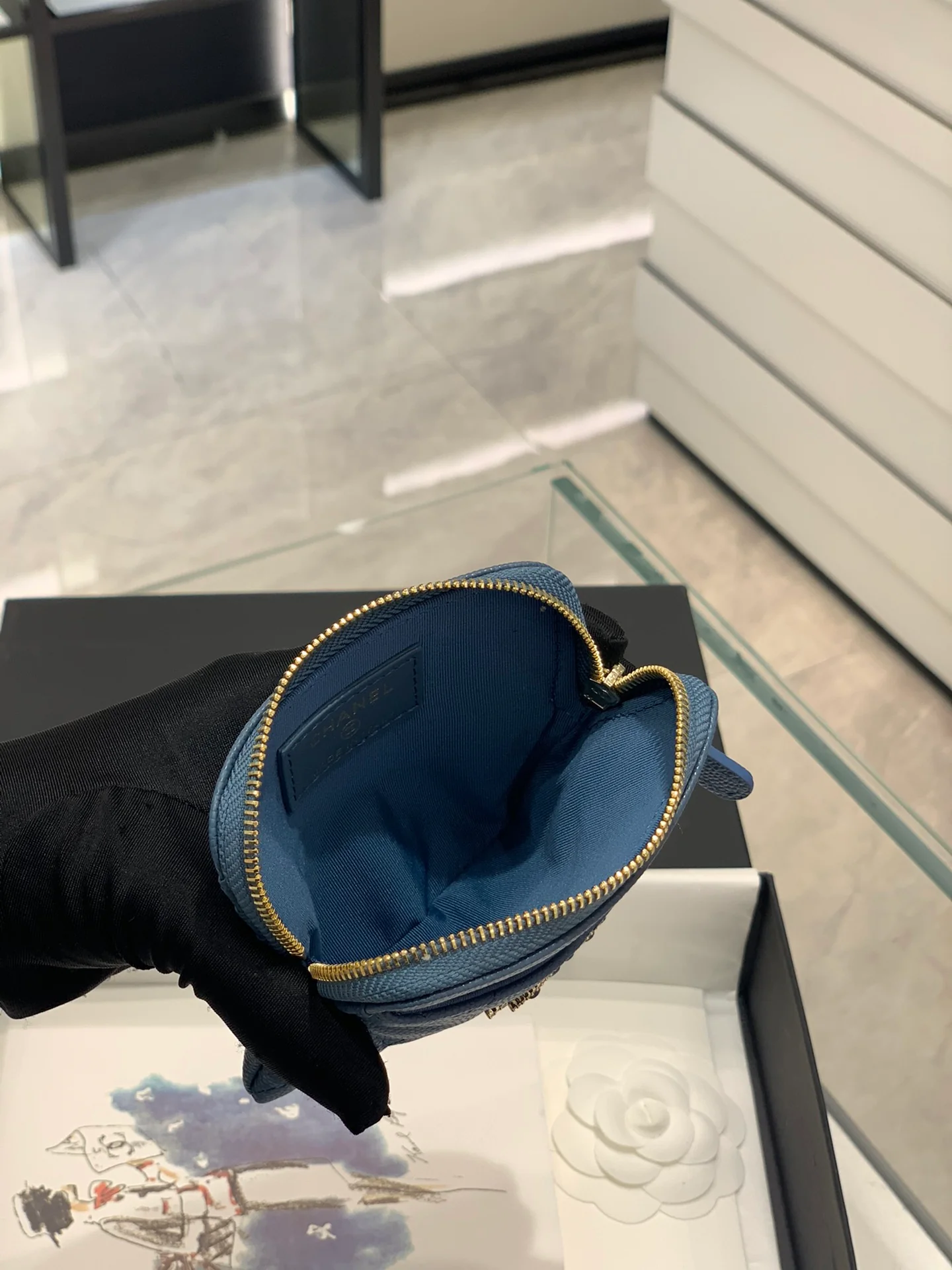 Монетоприемник Chanel 22s с бриллиантовой пряжкой - синий