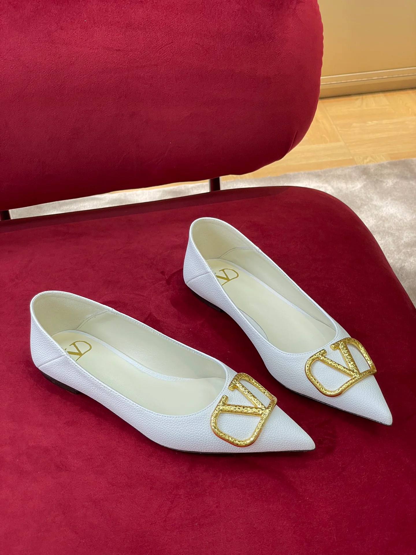 Новинка сезона осень/зима 2022 от Valentino - балетки без шнурков - 1