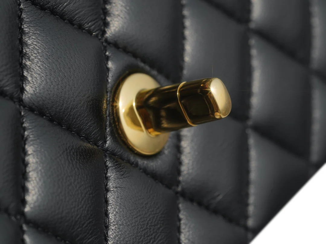 Сумка Chanel CF Medium - 25 см - из черной овечьей кожи с золотой пряжкой - CF25