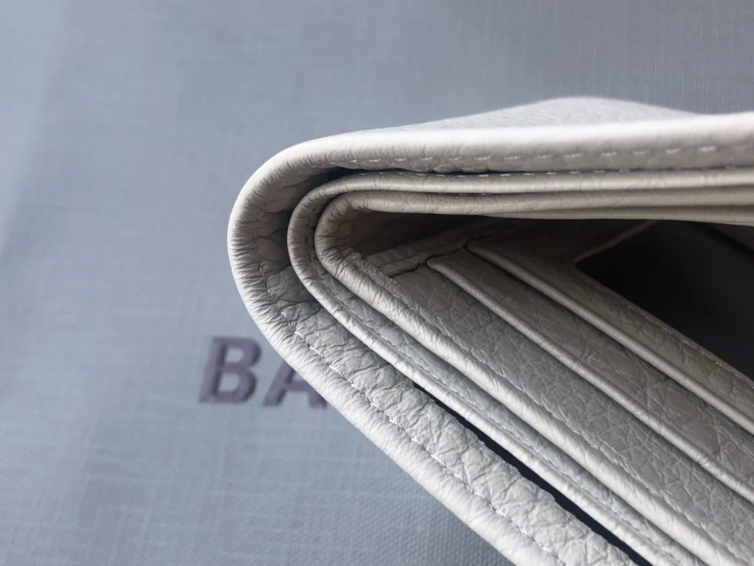 Balenciaga-牛皮两折短夹-可放照片