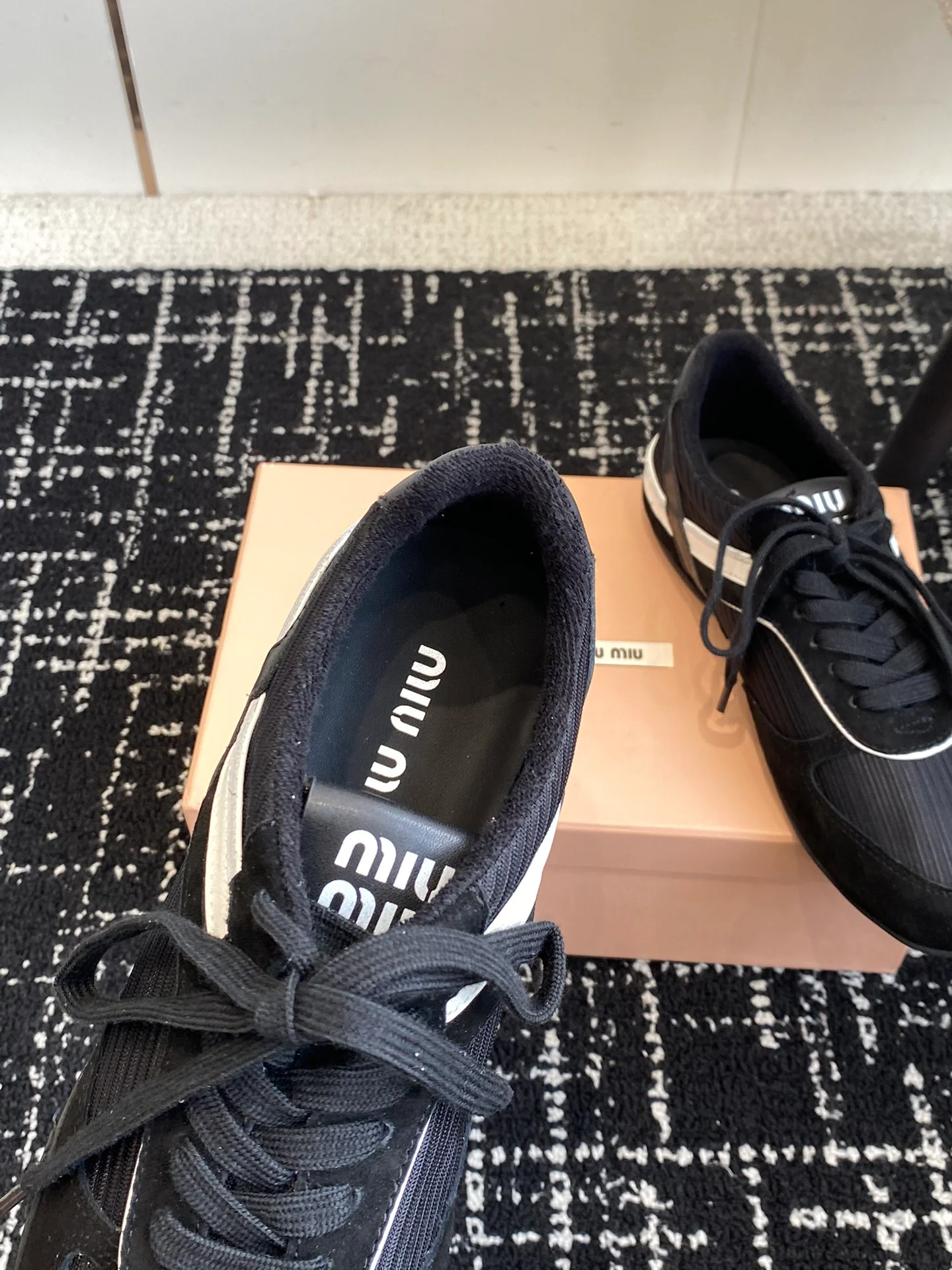 Повседневные туфли Miu Miu 2025 - черные