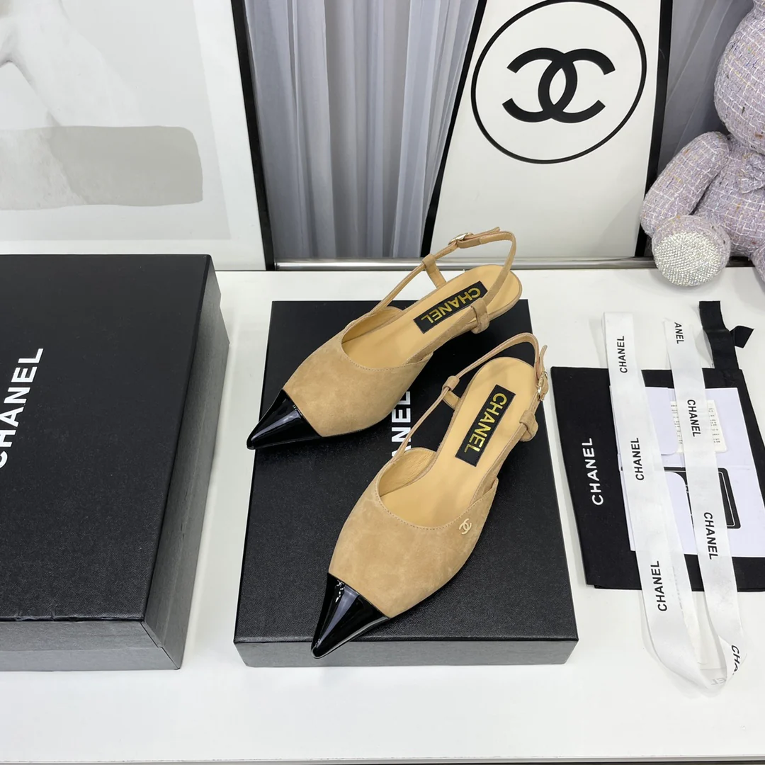 Туфли Chanel с острым носком и низким каблуком — настоятельно рекомендуются на Xiaohongshu.