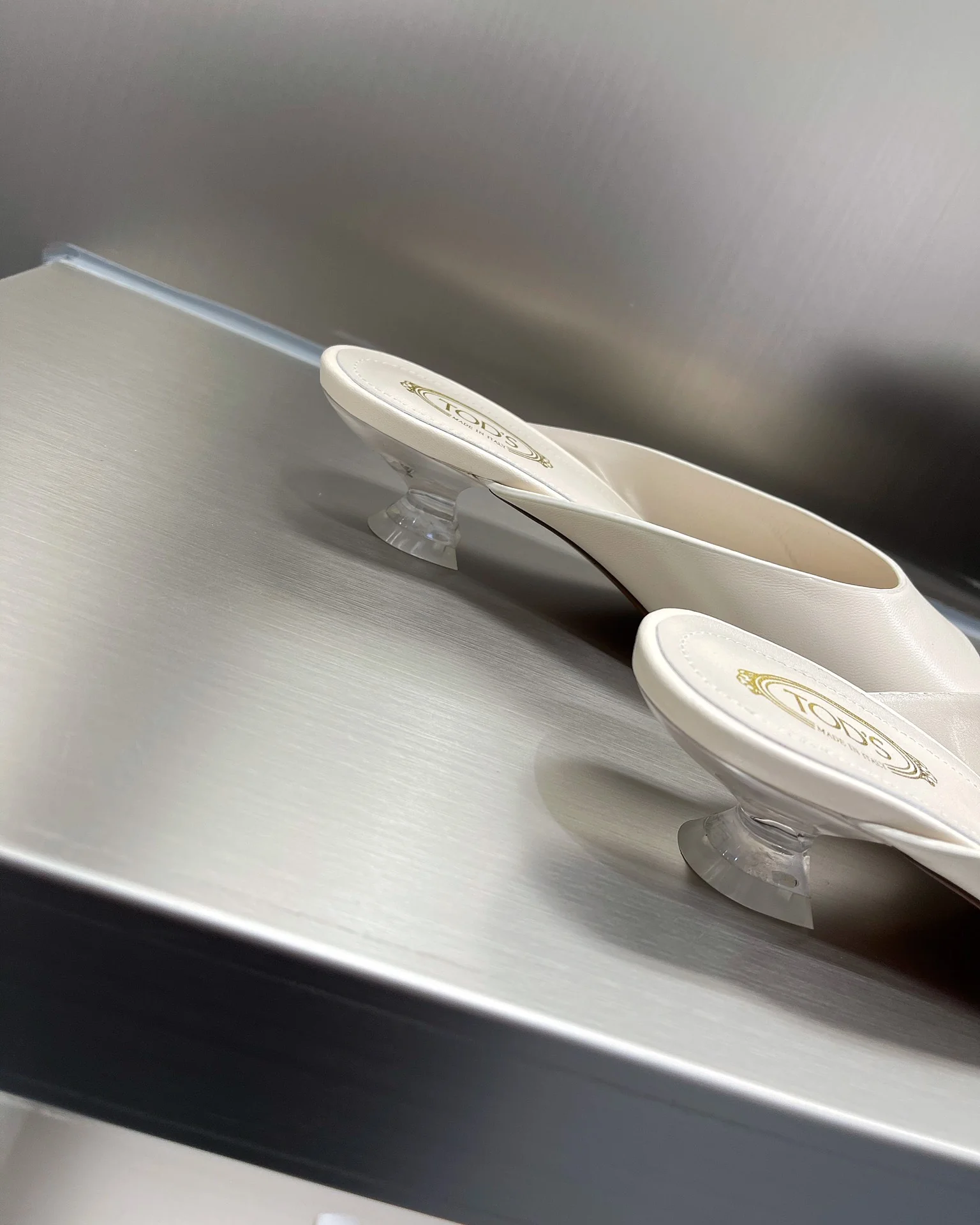 Tods - Открытые тапочки на низком каблуке