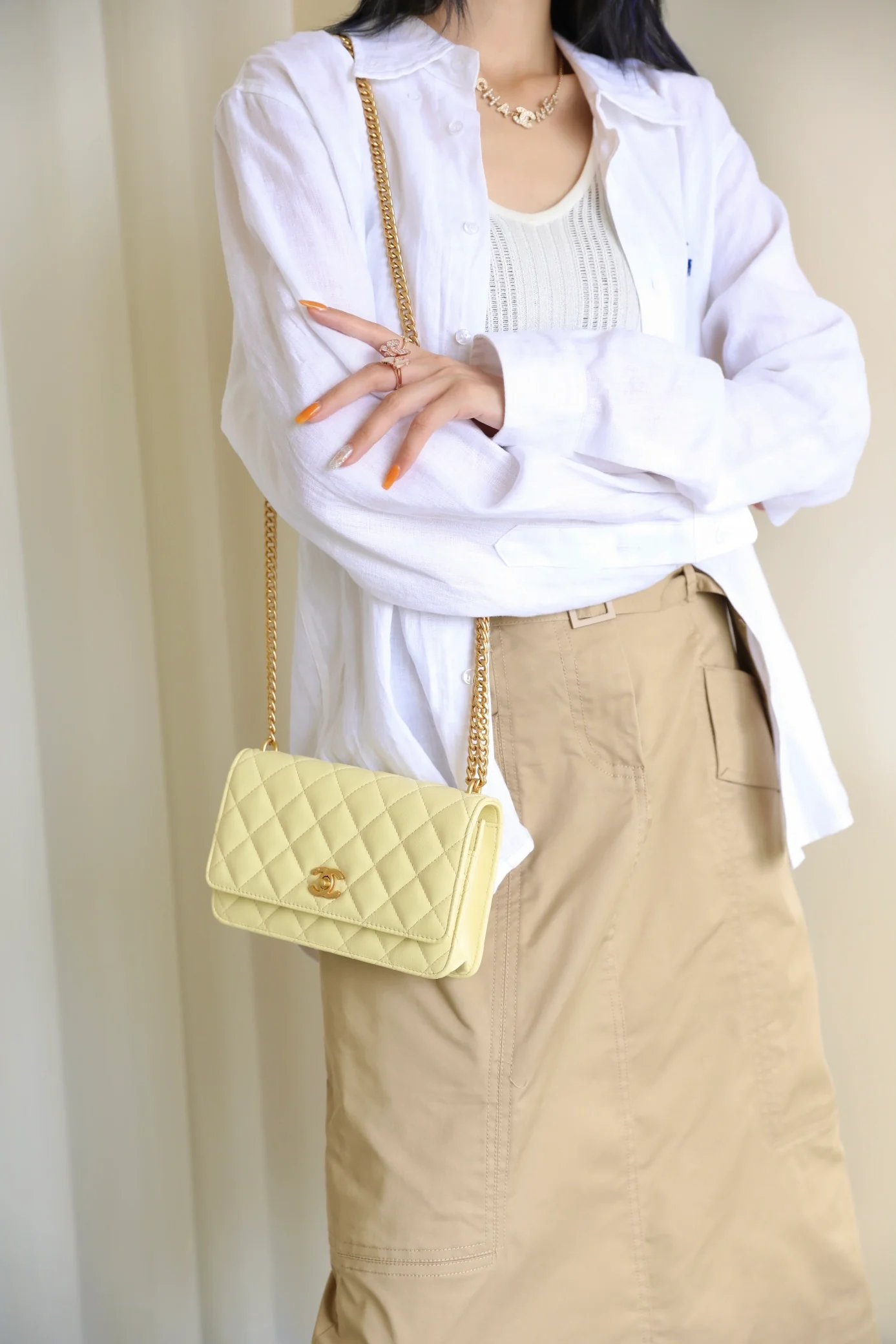 Новинка сезона весна/лето 2023 от Chanel - Сумка через плечо с цепочкой Camellia - WOC - Желтая 