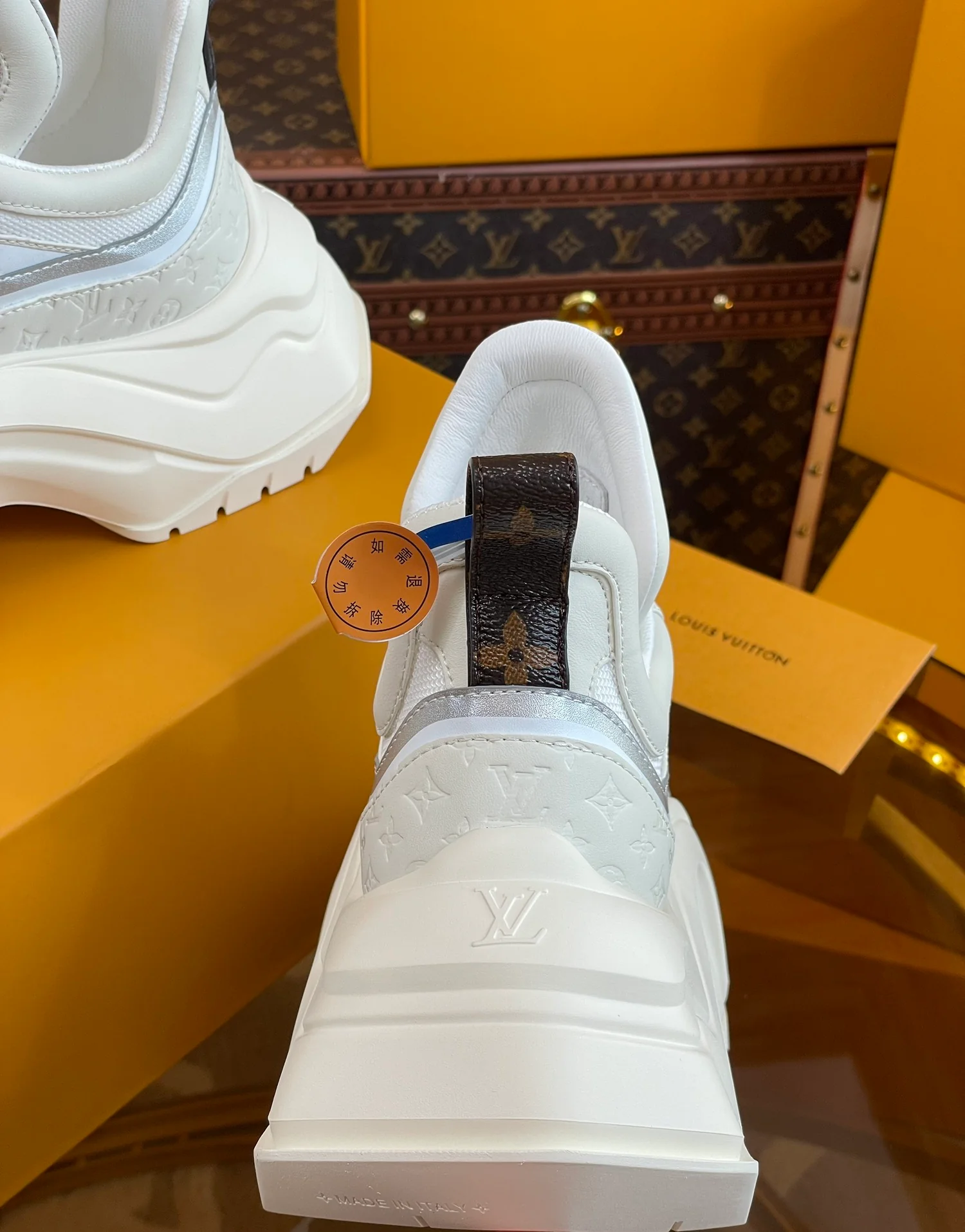 Новинка LV 2023 года - Спортивные массивные кроссовки - Archlight 2-0 - Белый/Серебристый