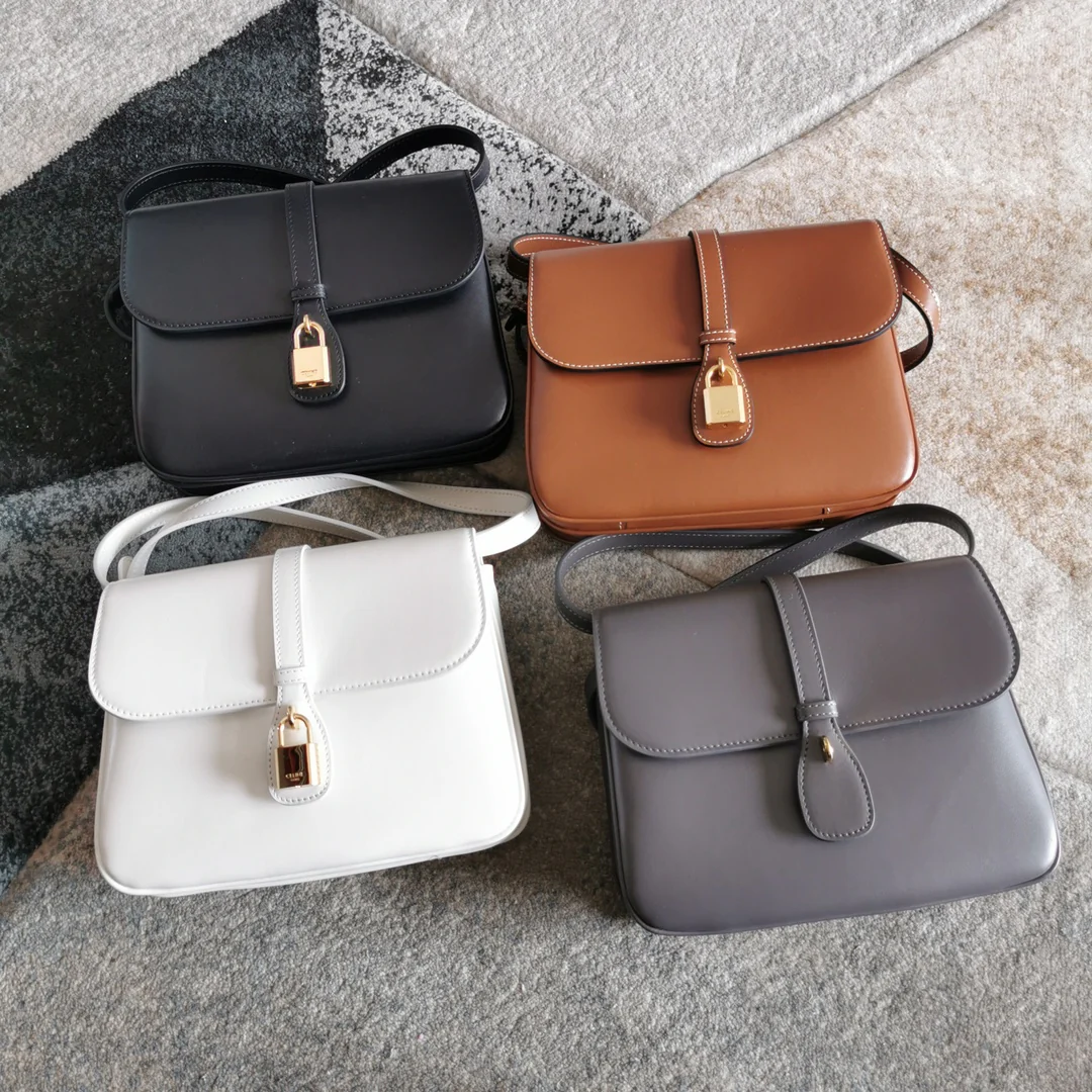 Сумка через плечо Tabou из коллекции Celine осень/зима 2021 — изображение из коллекции.