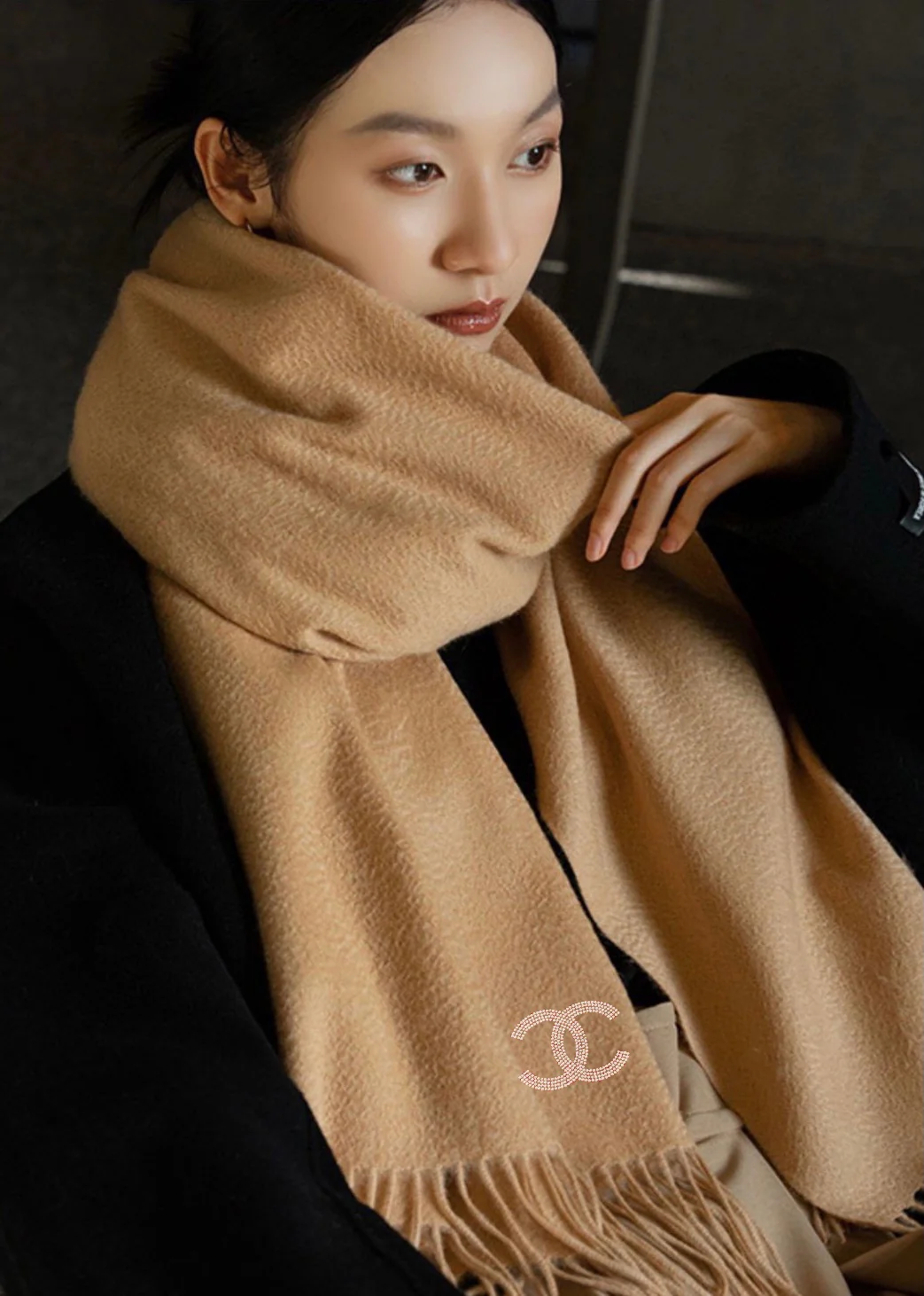 Chanel - Кашемировый шарф, украшенный бриллиантами - 180-70-102 см - Абрикосовый