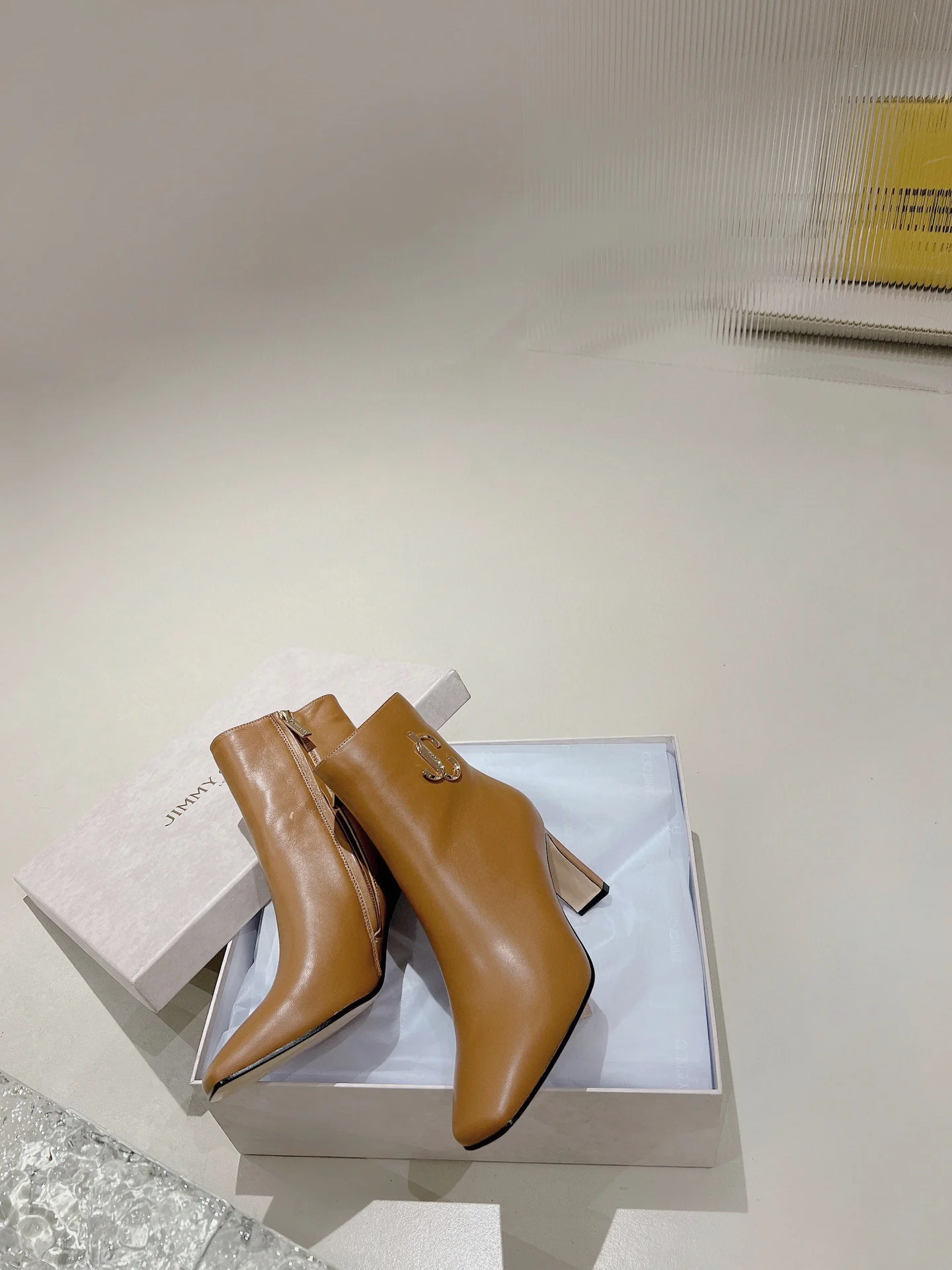 Ботильоны Jimmy JC Big Badge - 6-5 см