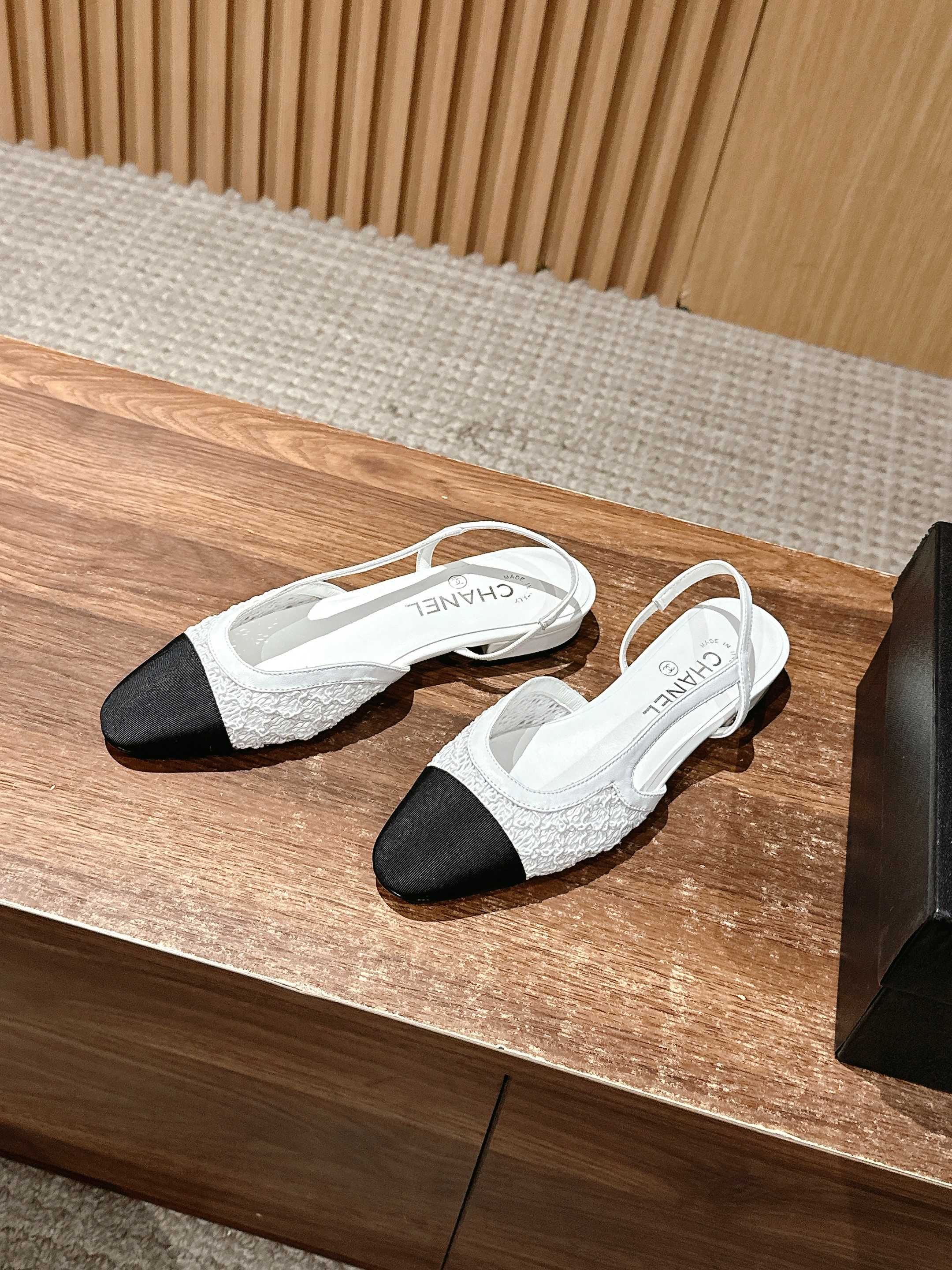 Chanel - Кружево и лоскутное шитье из шаньдунского шелка - Туфли на плоской подошве - Белые - 1