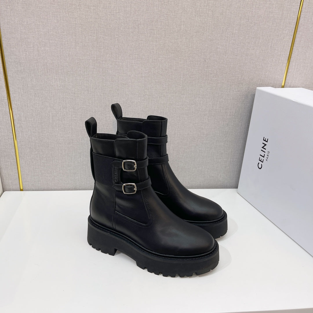 Новинка осенне-зимней коллекции Celine 2022 — кожаные ботильоны — в стиле Ян Ми — черные.