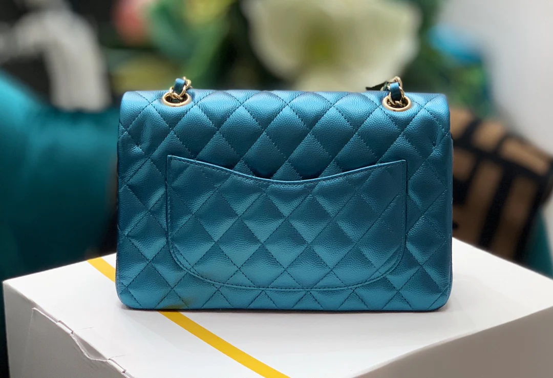 Chanel - Маленькая сумка из телячьей кожи с шариковым узором - CF - Жемчужно-голубой - 23 см