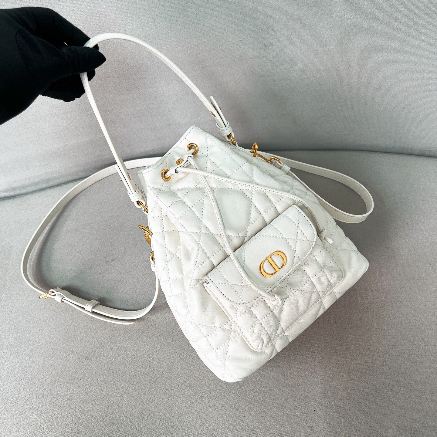 Сумка-ведро Dior Caro - белая