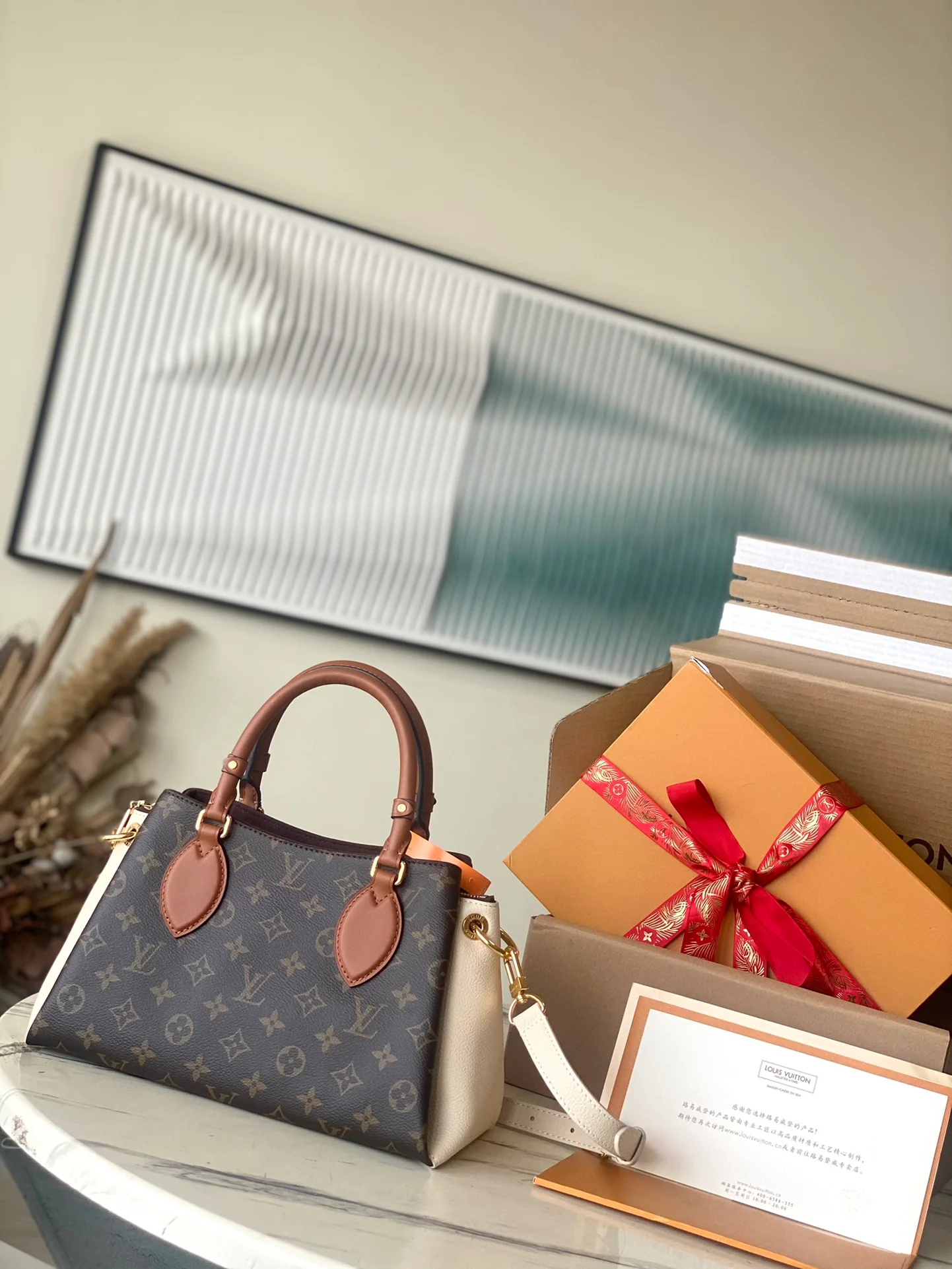 m46495-LV-opera-bb-handbag-white