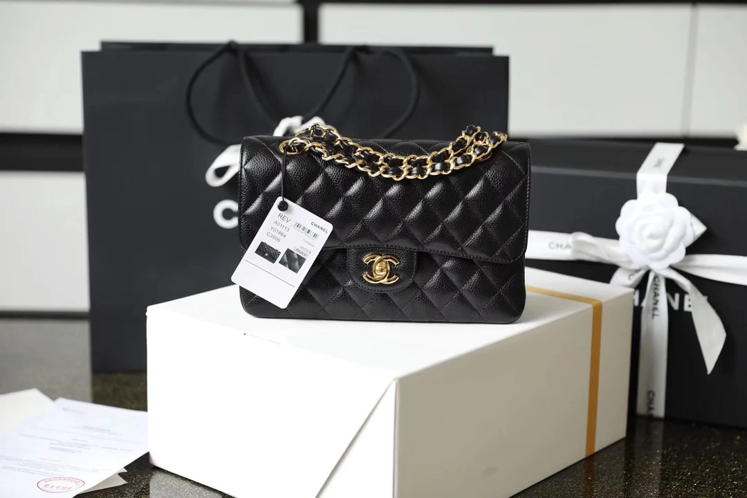 Chanel - Икра - Сумка CF - Черная с золотой фурнитурой - 23 см