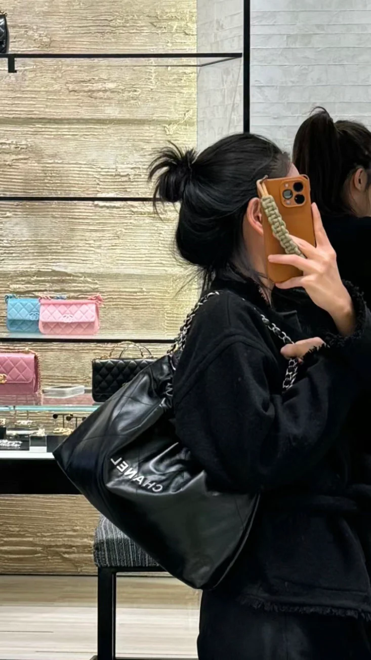 Сумка Chanel No. 22 - горизонтальная - черная