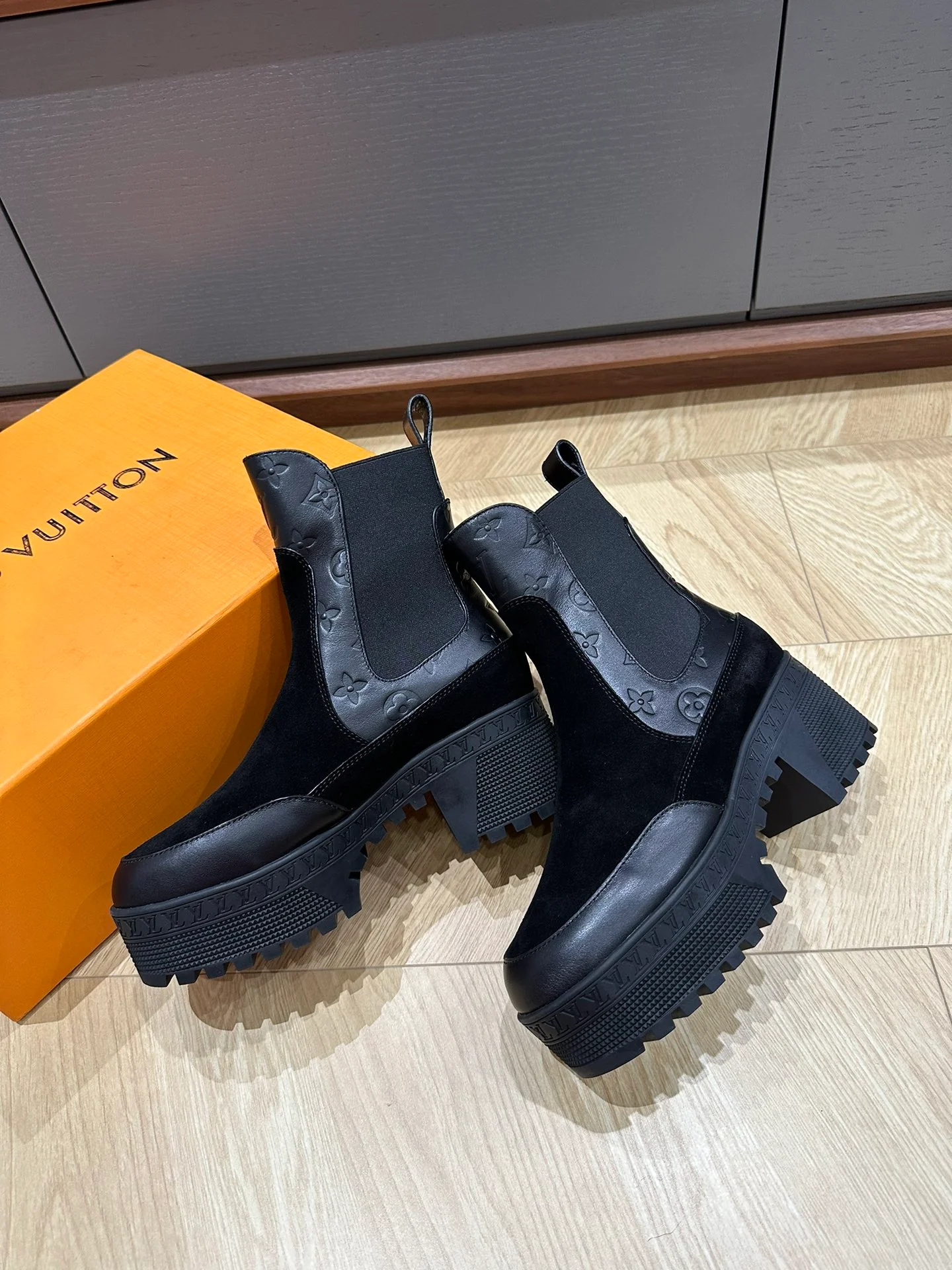 Ботинки Dr. Martens на платформе LV-2024, черные, 1 шт.