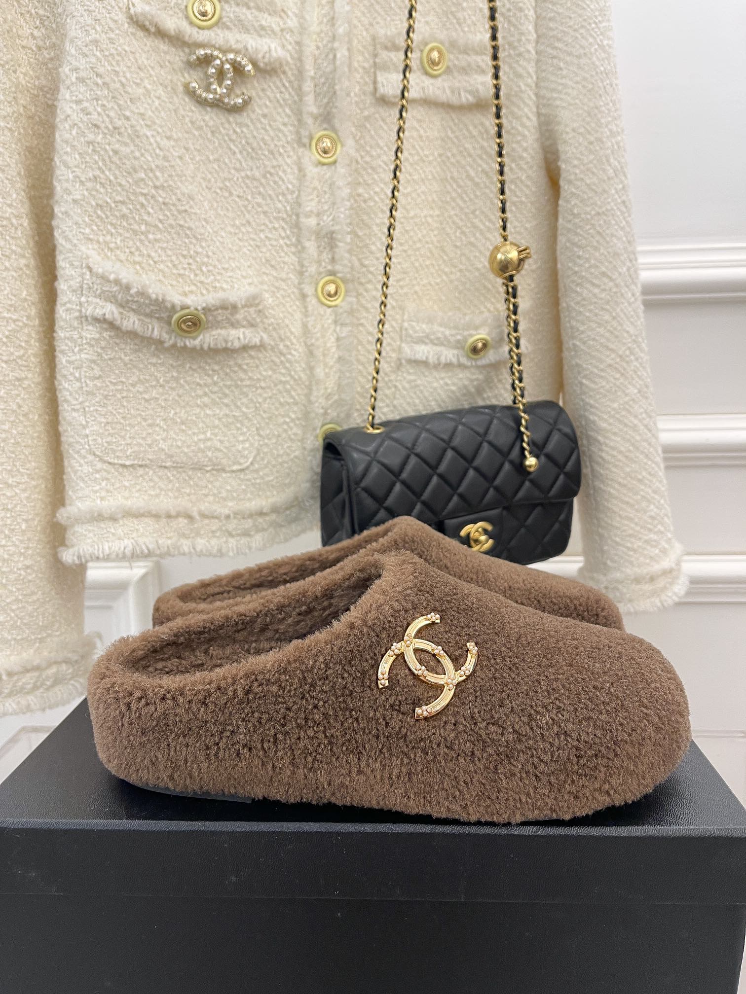 Весенние тапочки Chanel Birkenstock 2022 - коричневые