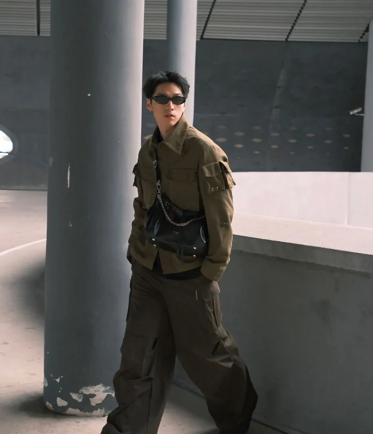 LV-m25143-carryall-vibe-mm handbag-black