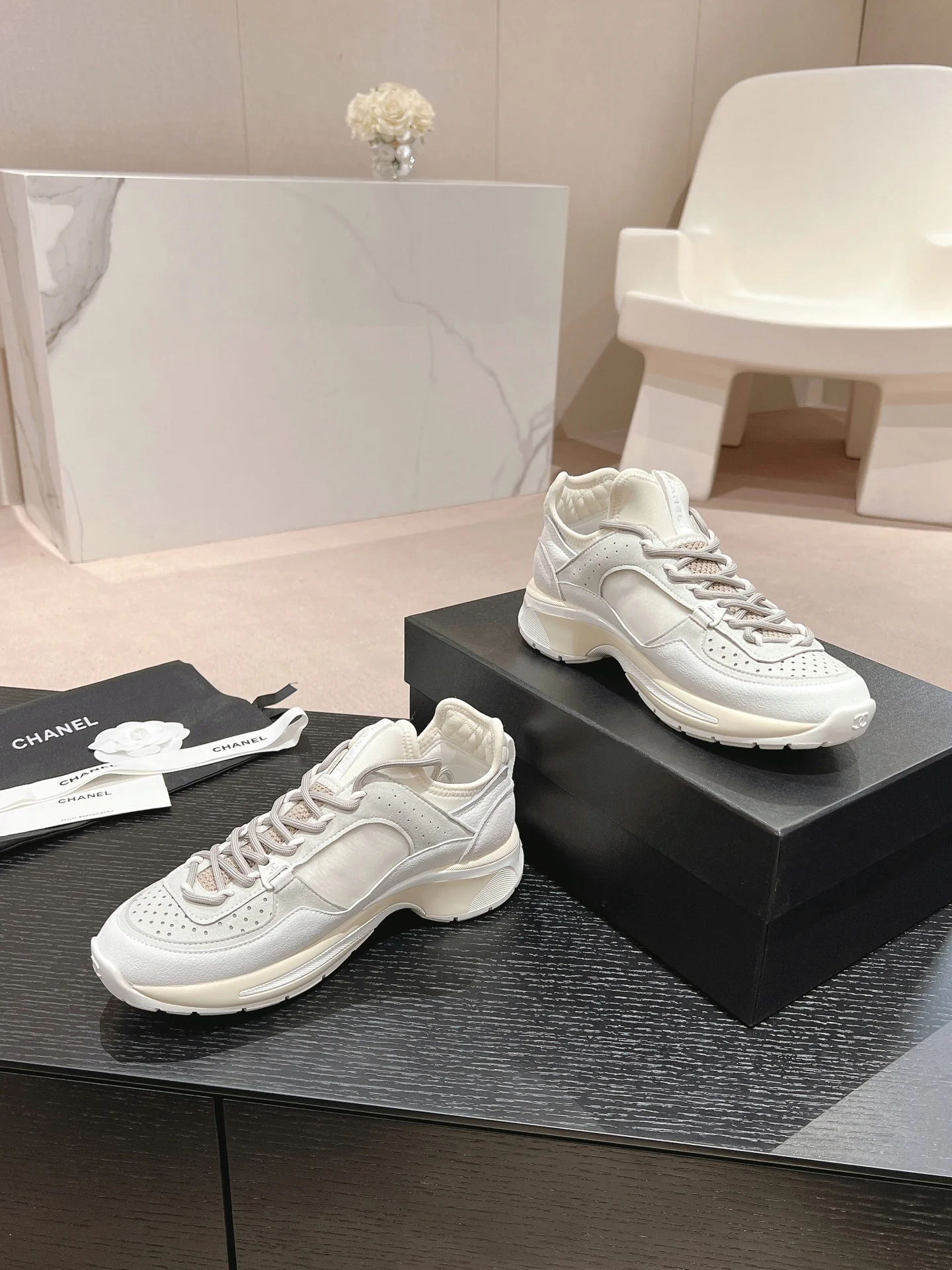 Повседневные туфли Chanel 2024 - белые