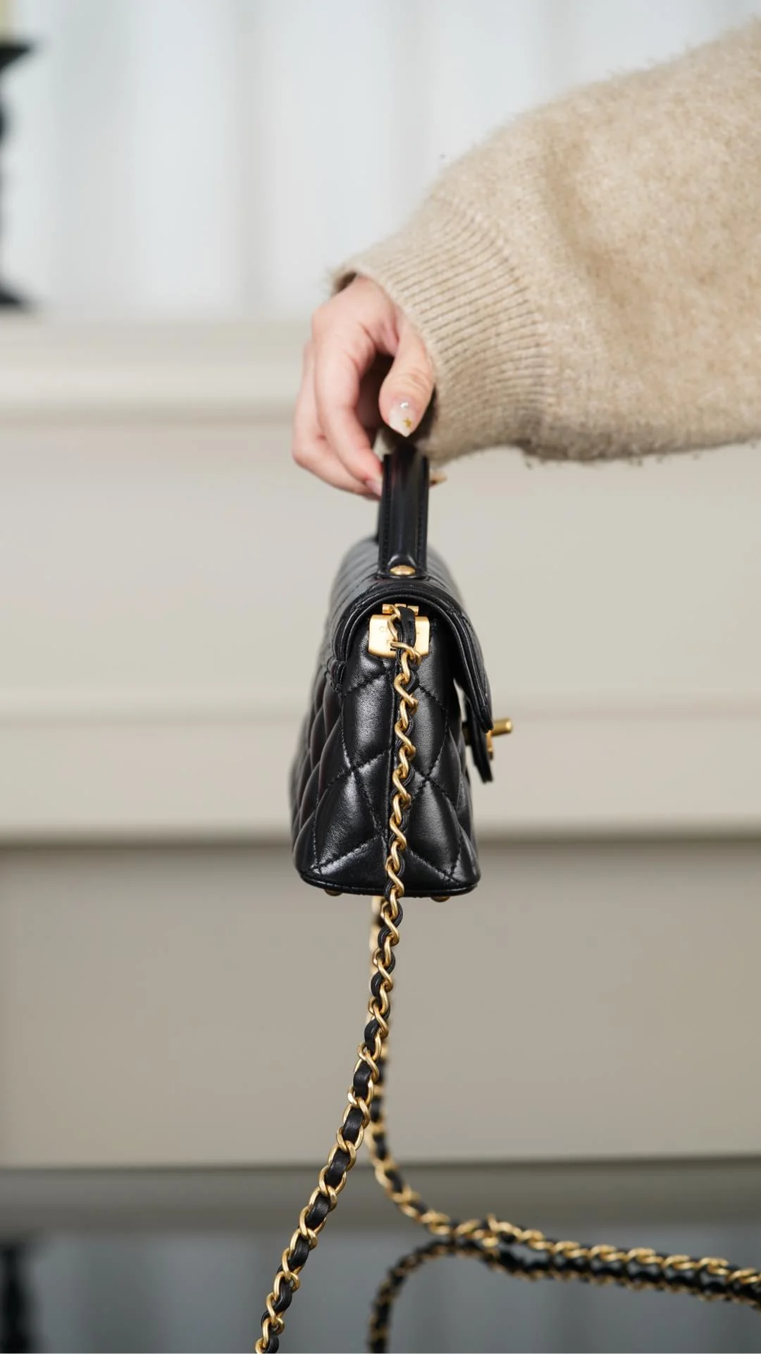 Chanel 25p - Сумка с горизонтальной ручкой и клапаном - Черно-золотая