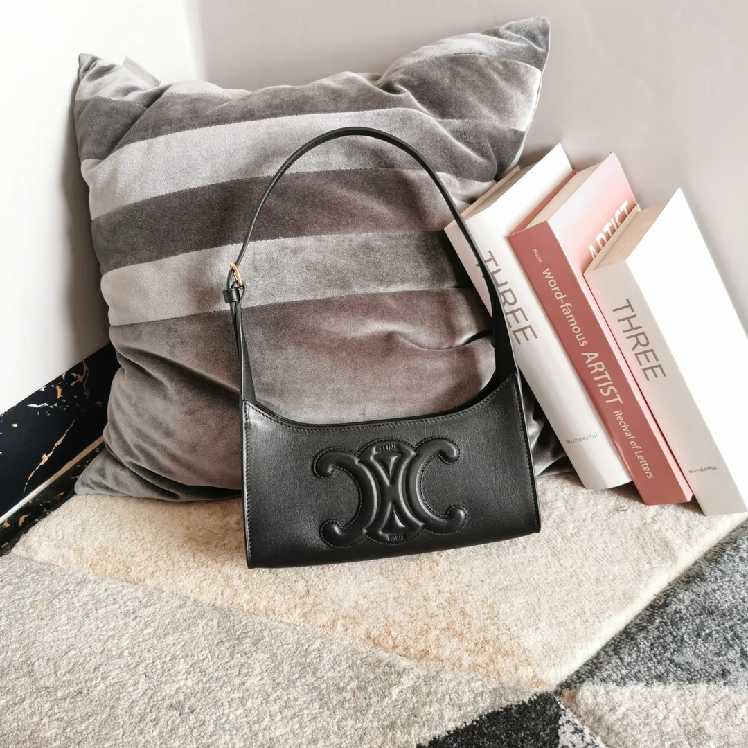 Сумка через плечо Celine с логотипом, из черной кожи.