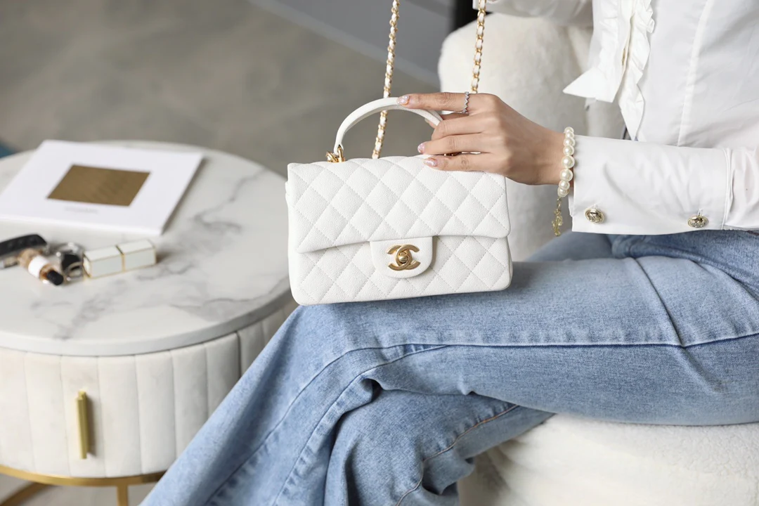 Новинка сезона весна/лето 2023 от Chanel - Кожа, текстура 