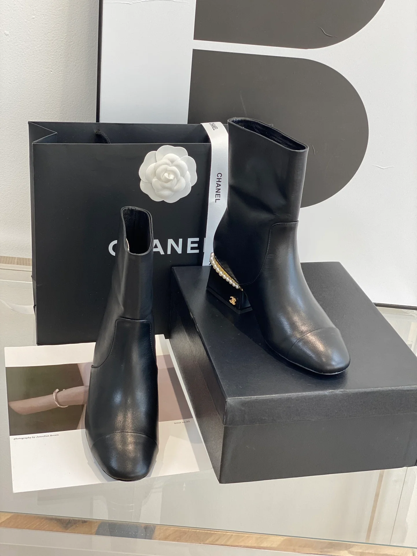 Chanel - Ботильоны на жемчужном каблуке