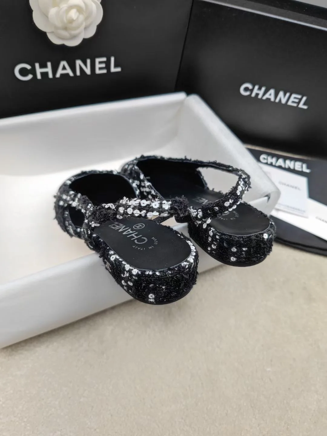 Шерстяные сандалии Chanel на плоской подошве