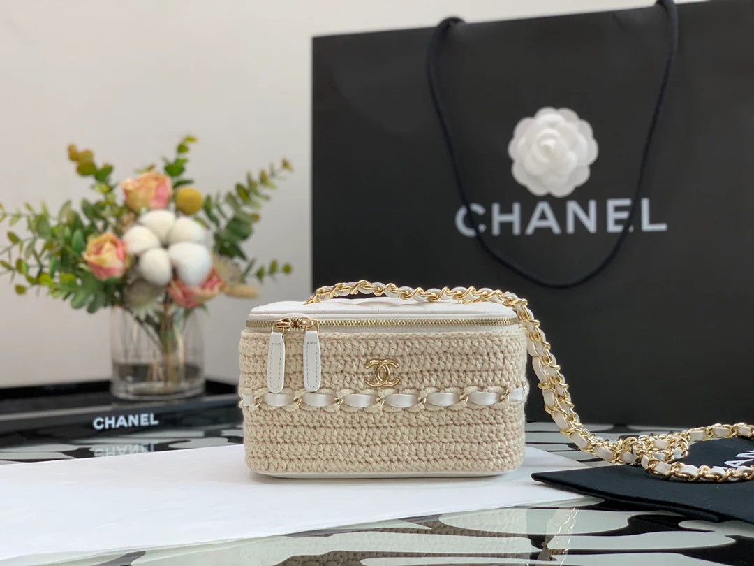Новинка весны 2022 года от Chanel - Плетеный квадратный узор - Белый
