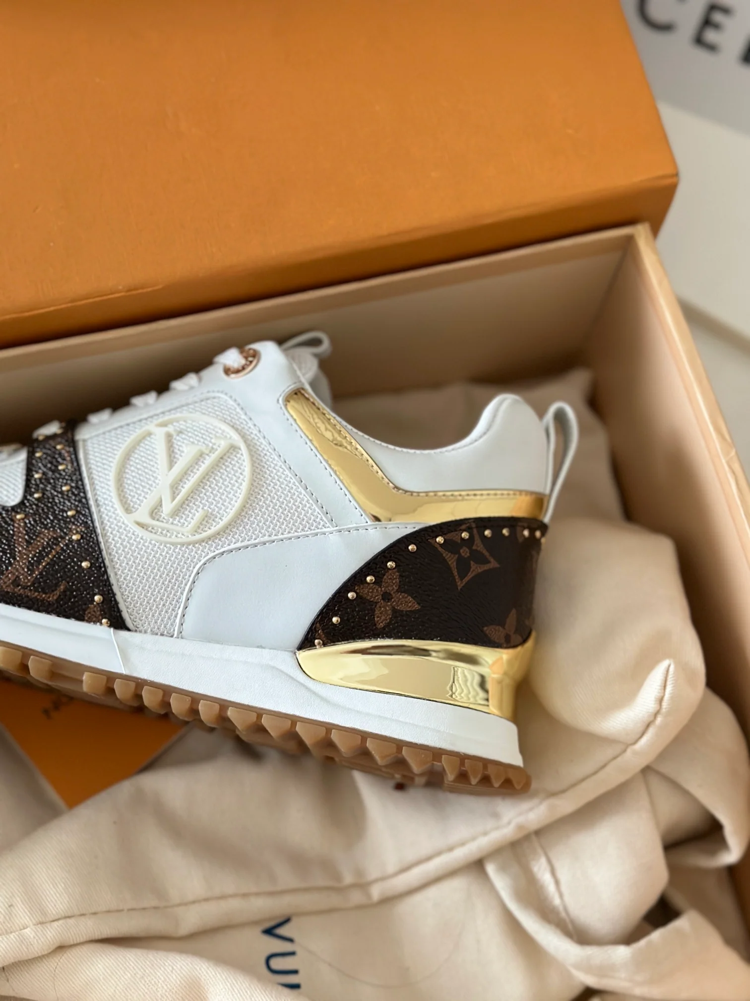 Кроссовки LV Runaway - серия Milk Tea Brown - модель 1