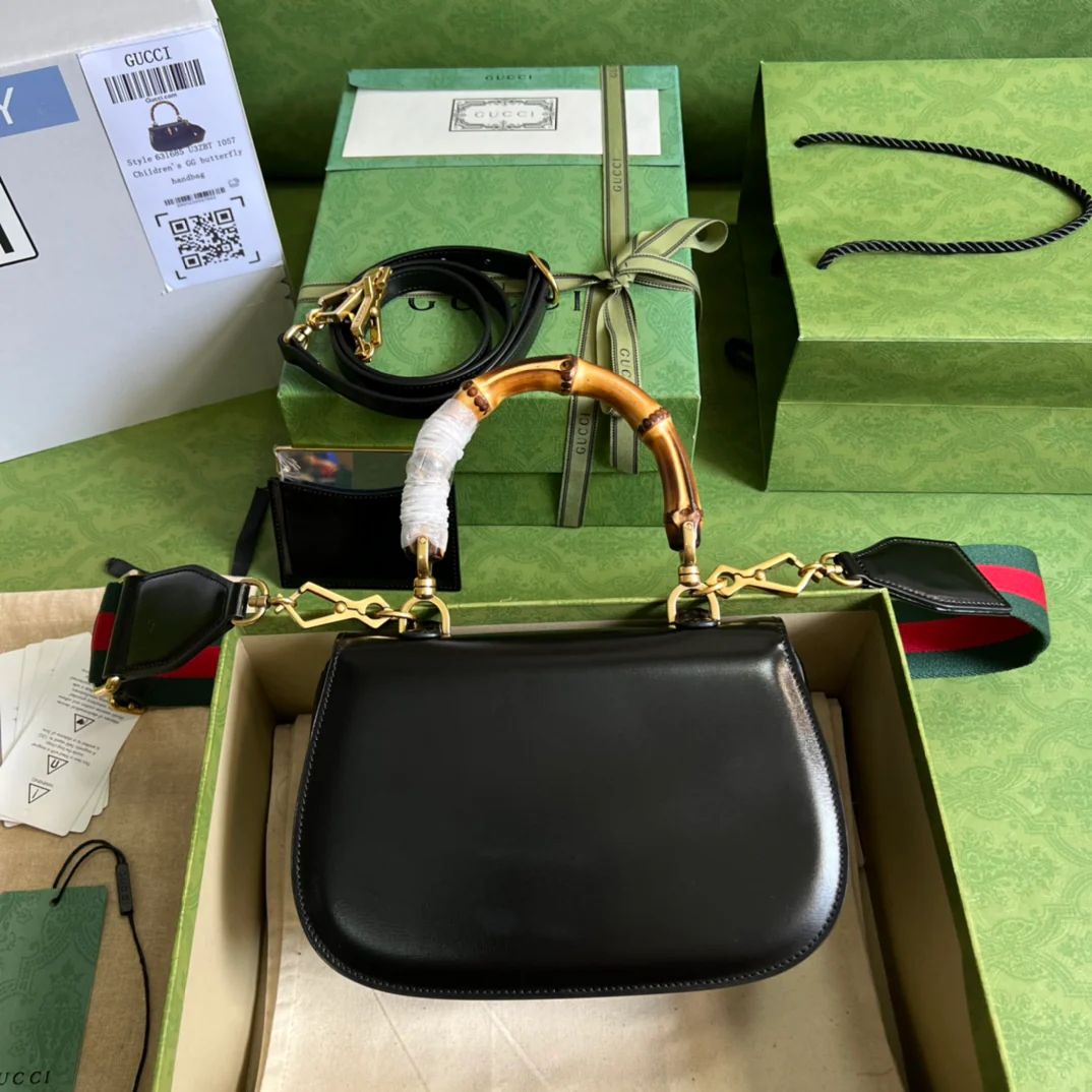 Маленькая сумочка Gucci с бамбуковой ручкой - 21x15x7 см