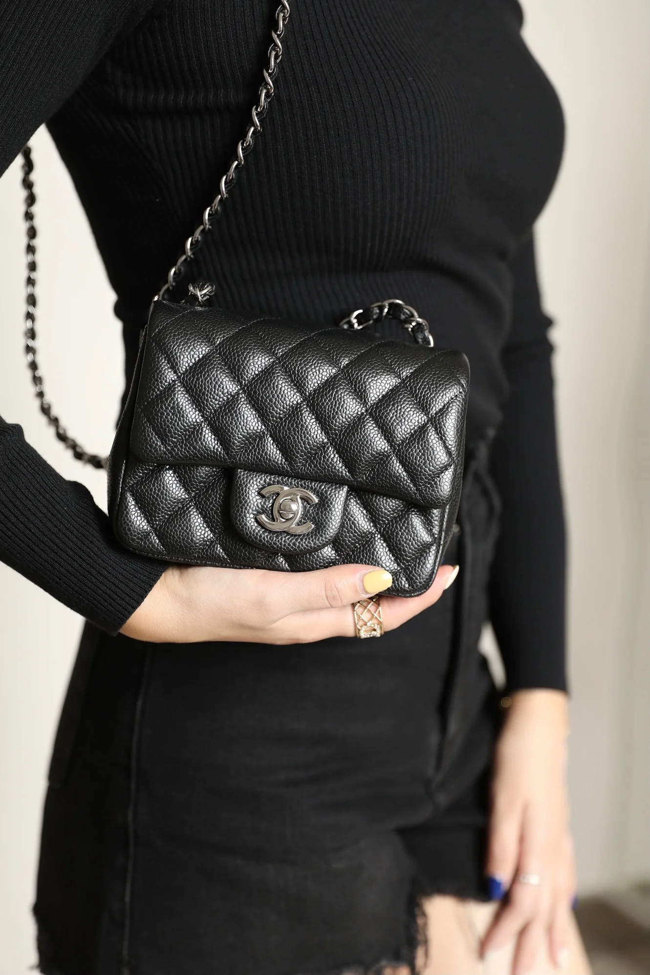 Chanel - ???????-????-??? Квадратный толстый лист 17 см - Черный