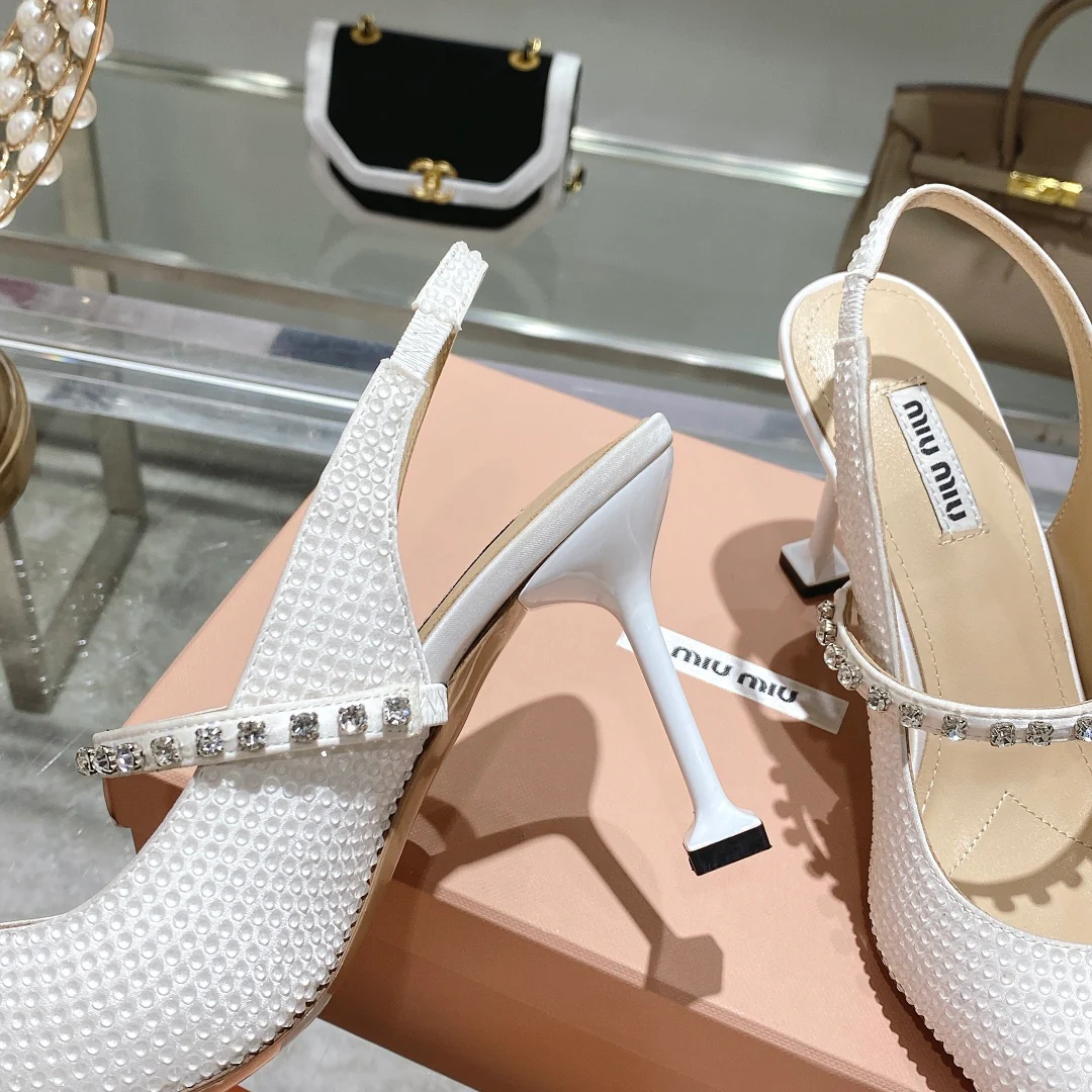 Новые поступления коллекции Miu Miu весна/лето 2022 — Туфли на шпильке — Белые