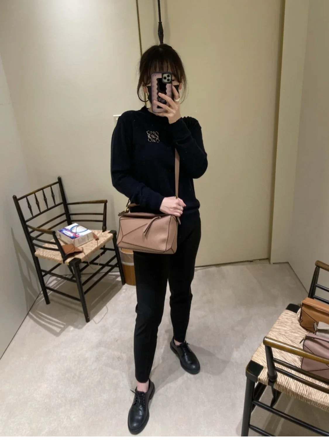 Сумка-пазл Loewe с порошком из красной фасоли. Изображение из коллекции.