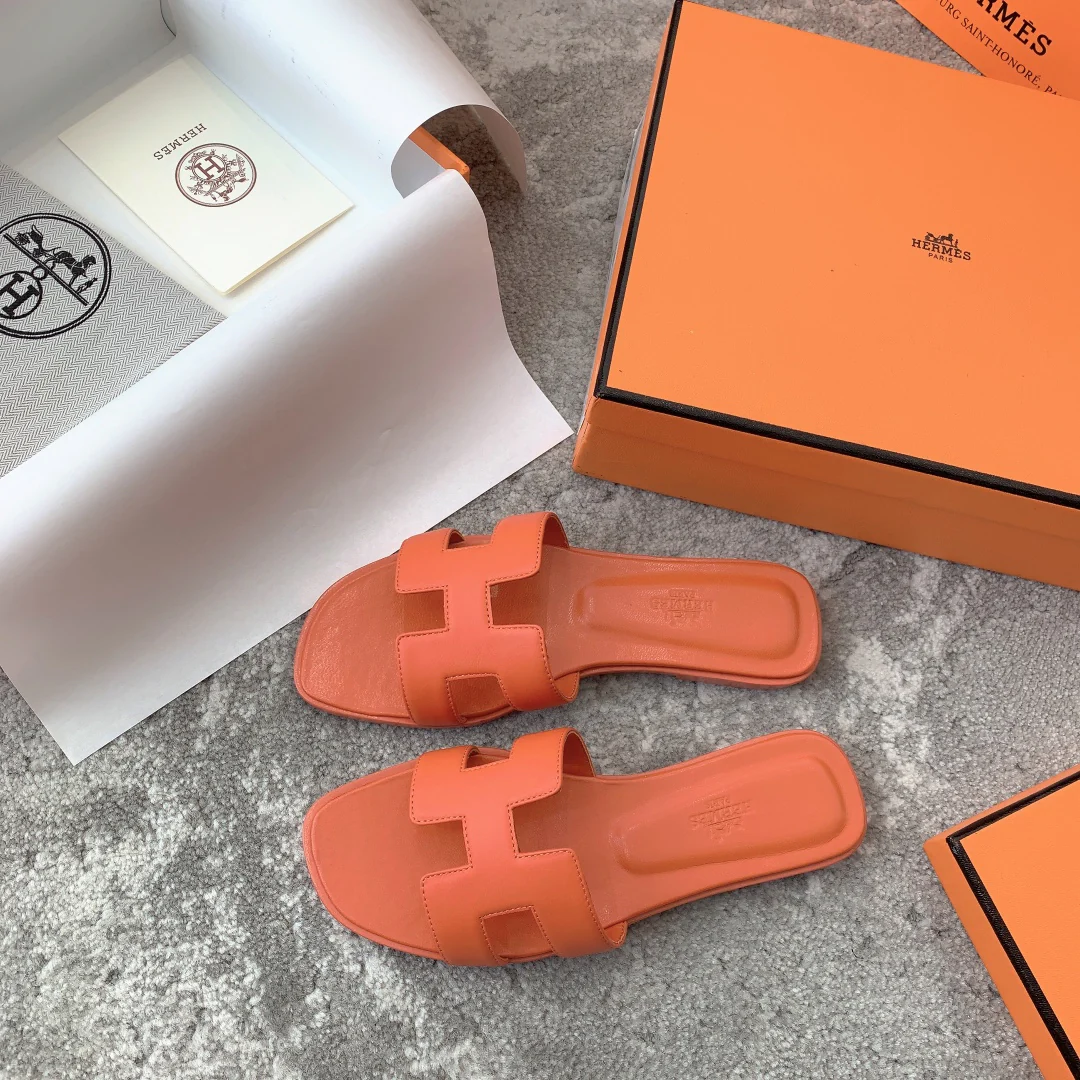 Новинка весны 2022 года от Hermes - плоские тапочки H.