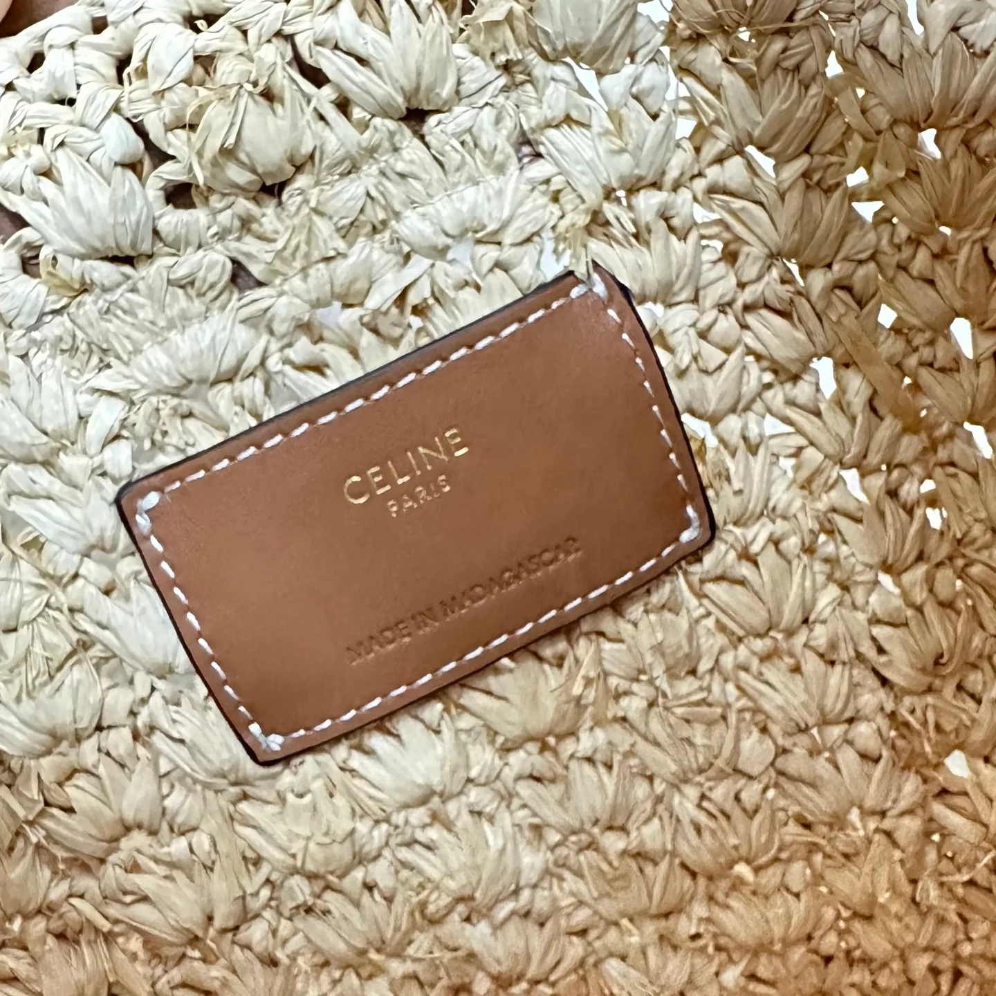 Треугольная соломенная сумка Celine Cabas