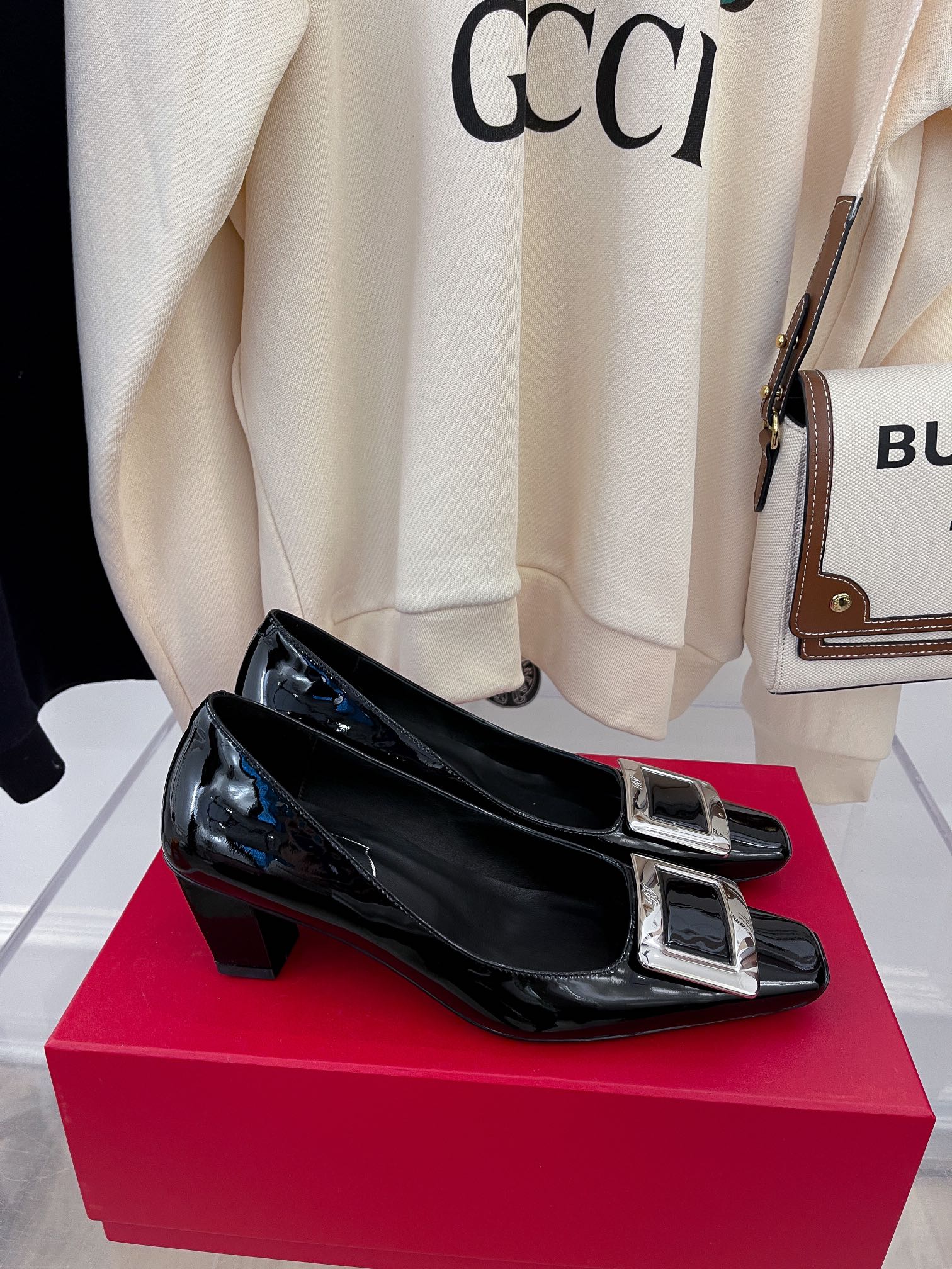 Блочный каблук RV-4-5 см - черный с серебряной пряжкой