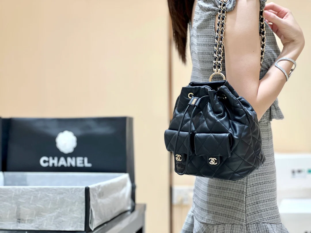 Рюкзак Chanel 23B — черный