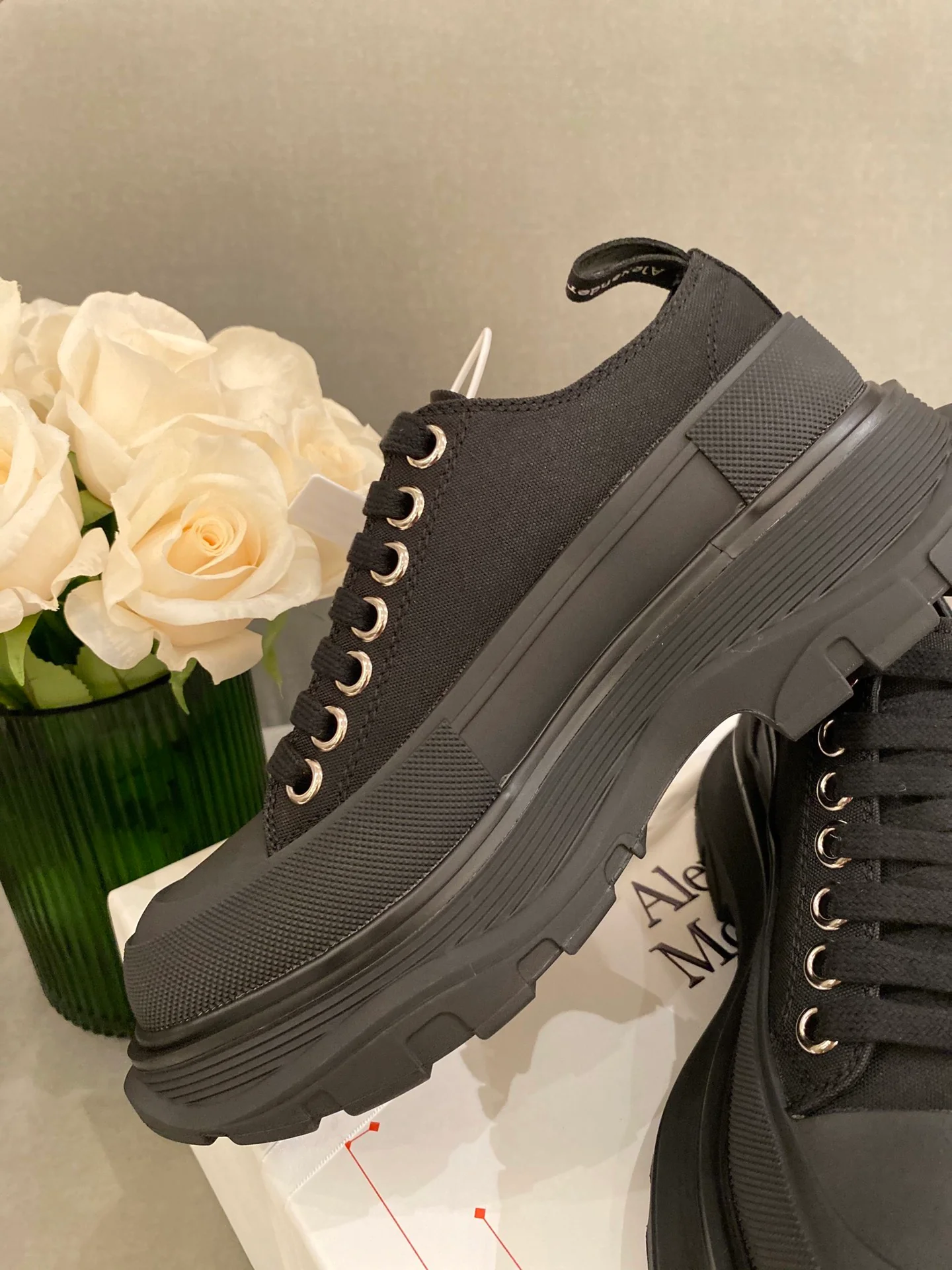 Кроссовки на платформе McQueen из парусины - унисекс - полностью черные