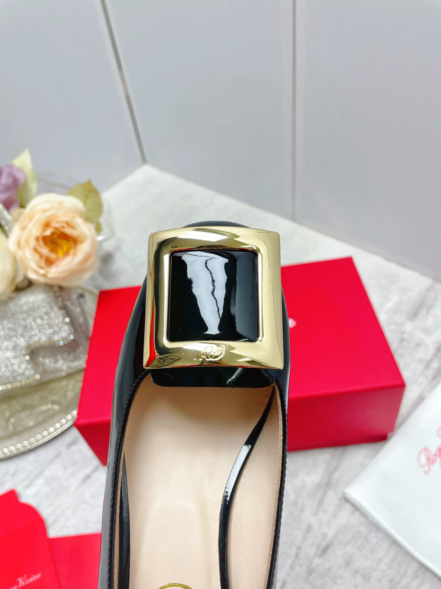 Обувь RV Shoes - Новинка ранней весны 2023 года - Лакированные туфли на низком каблуке с металлической пряжкой